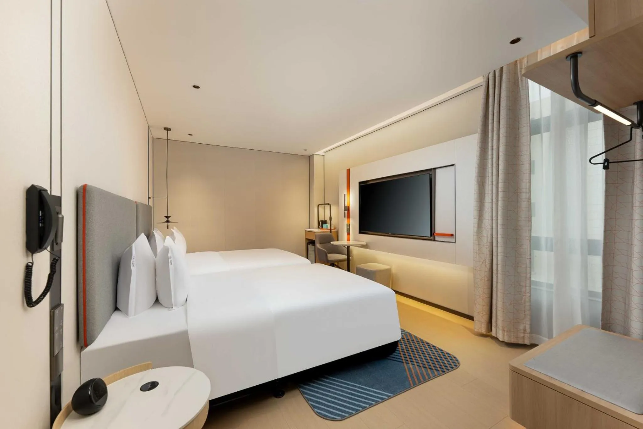 Photo of the whole room, Bed in Holiday Inn Express Shanghai PVG Airport Zhuqiao - Free shuttle bus to Pudong Airport and Disneyland