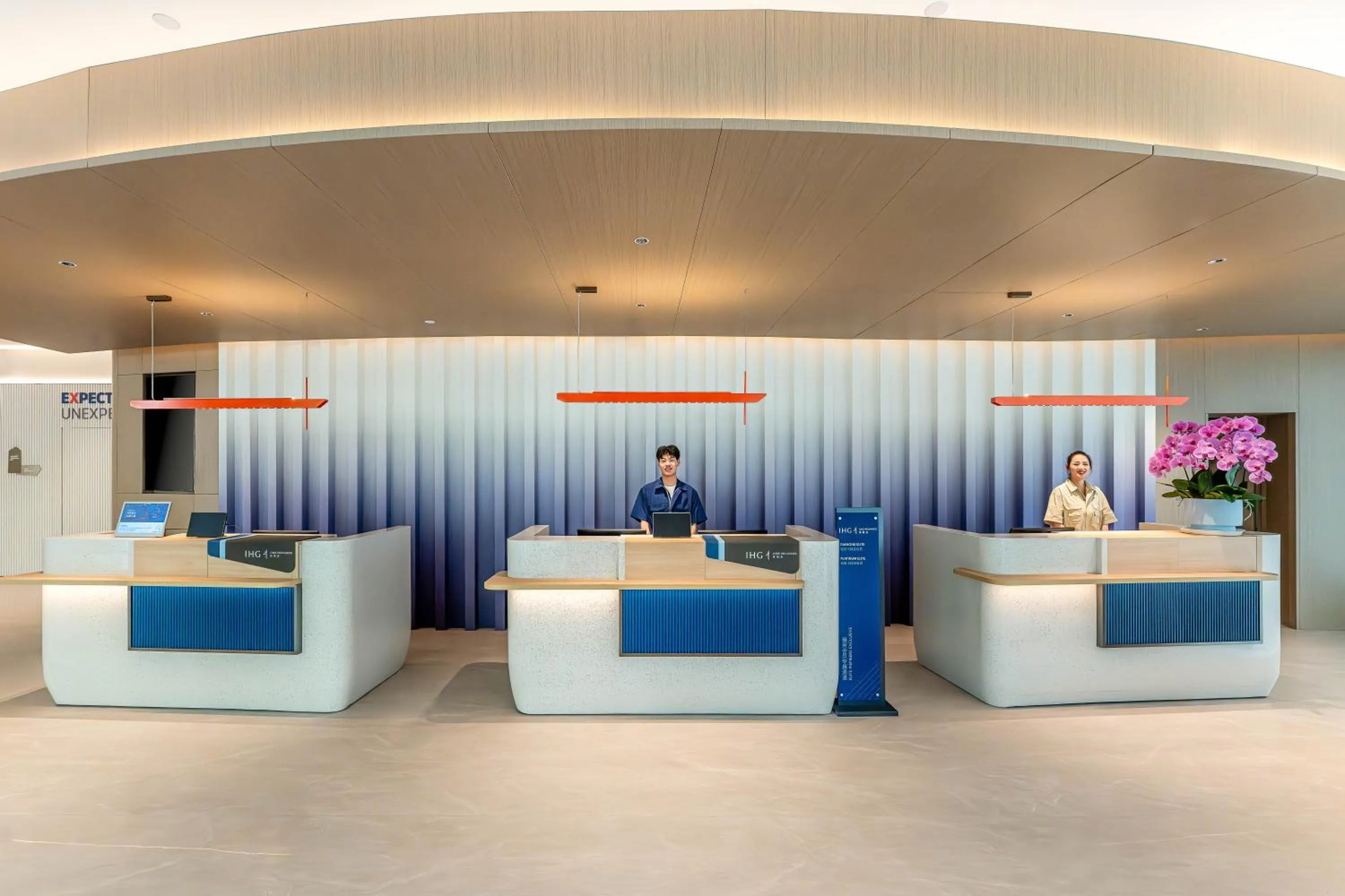 Lobby or reception in Holiday Inn Express Shanghai Hongqiao CBD by IHG