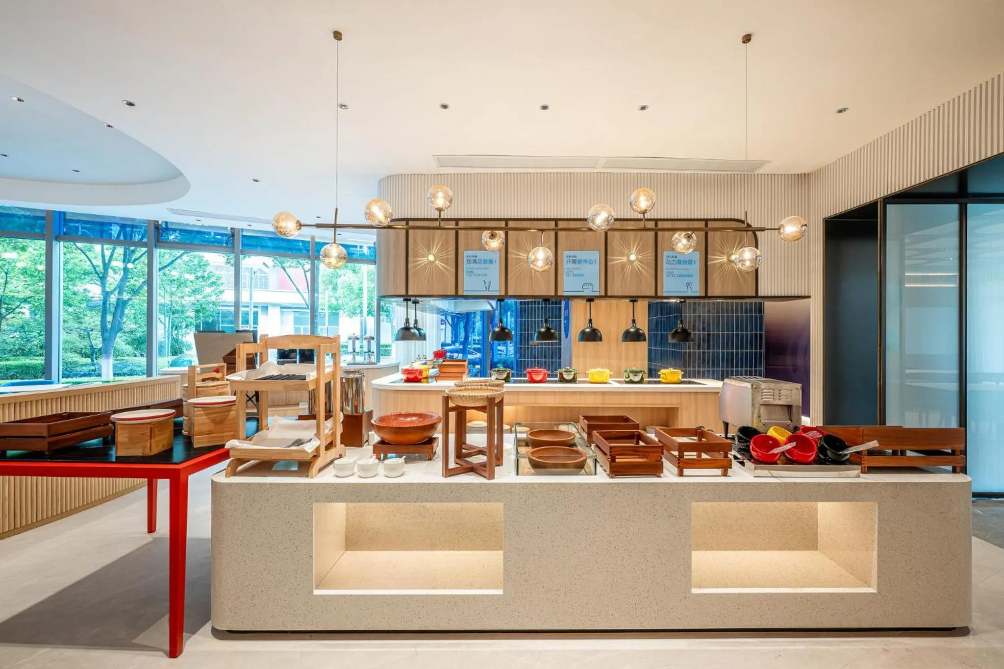 Restaurant/places to eat in Holiday Inn Express Shanghai Hongqiao CBD by IHG