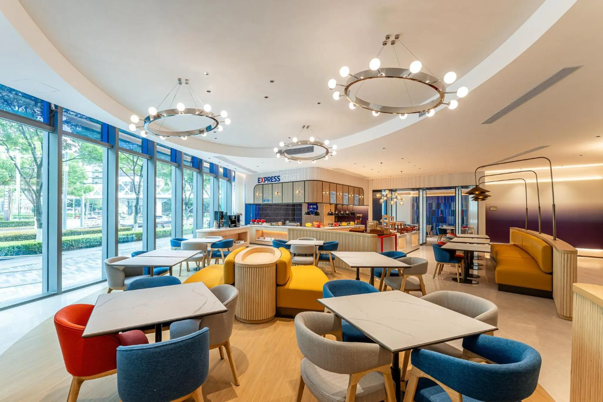 Restaurant/places to eat in Holiday Inn Express Shanghai Hongqiao CBD by IHG