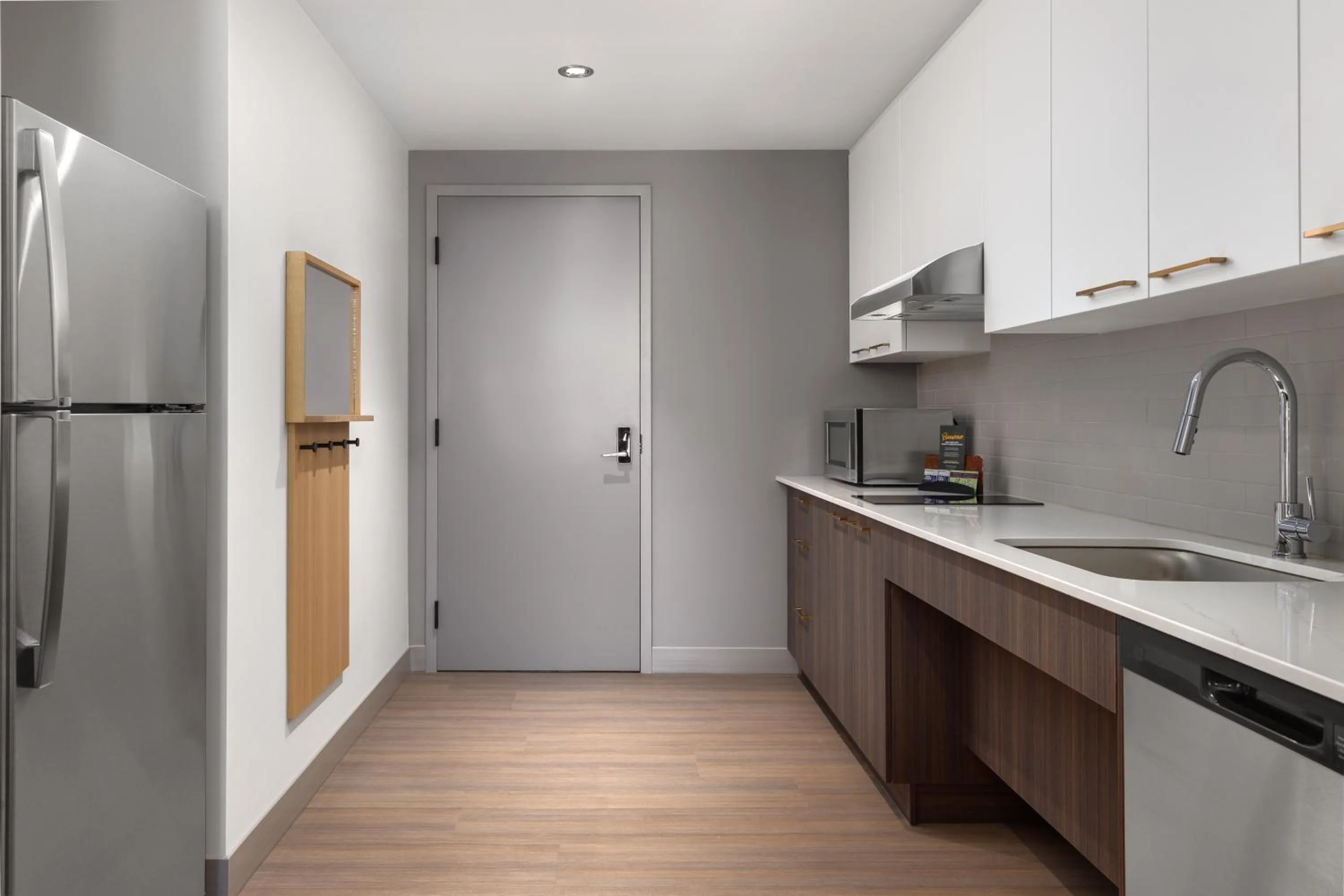 Kitchen or kitchenette in Staybridge Suites Montreal Airport - St-Laurent by IHG