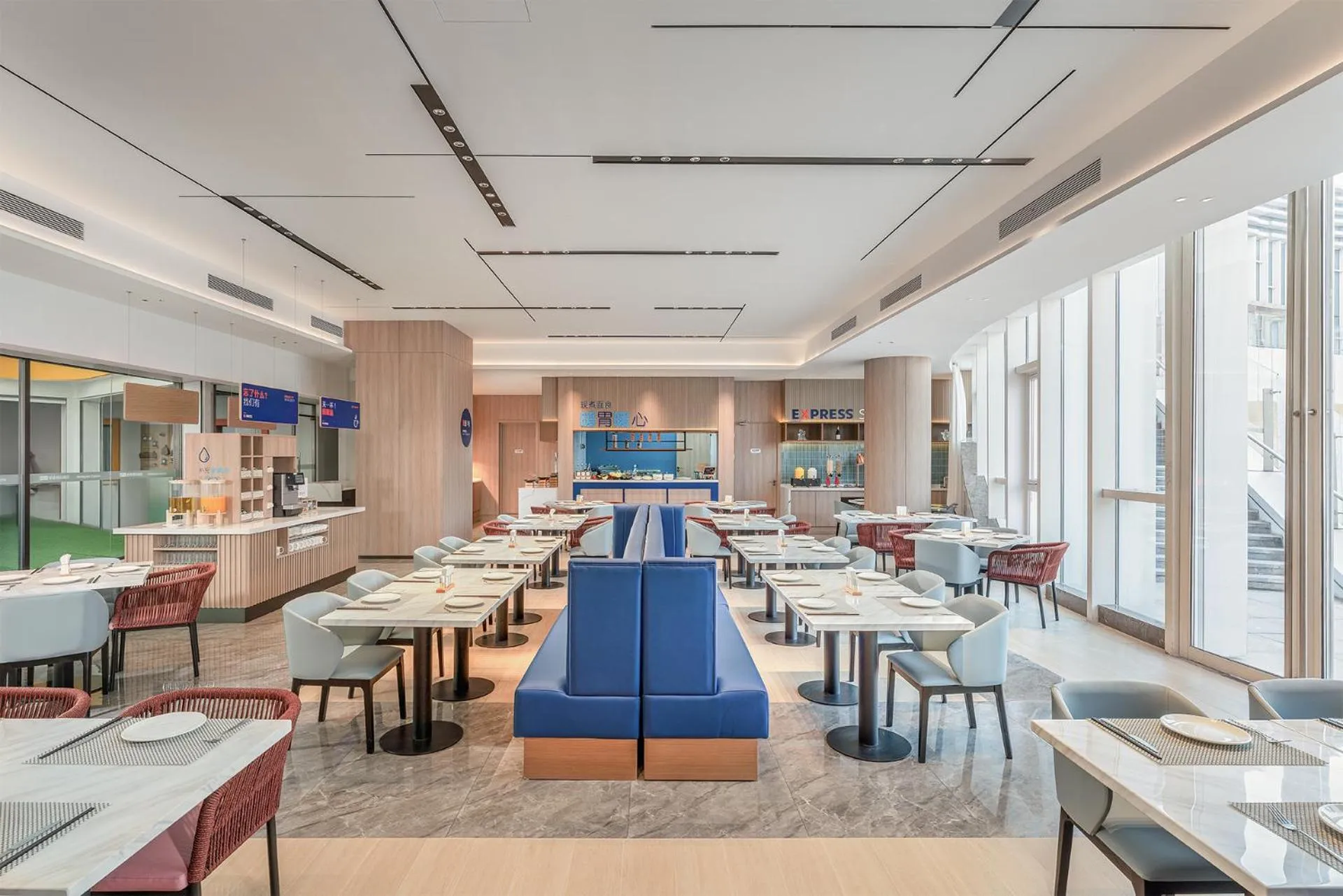 Restaurant/places to eat in Holiday Inn Express Yangzhou Grand Canal Theatre