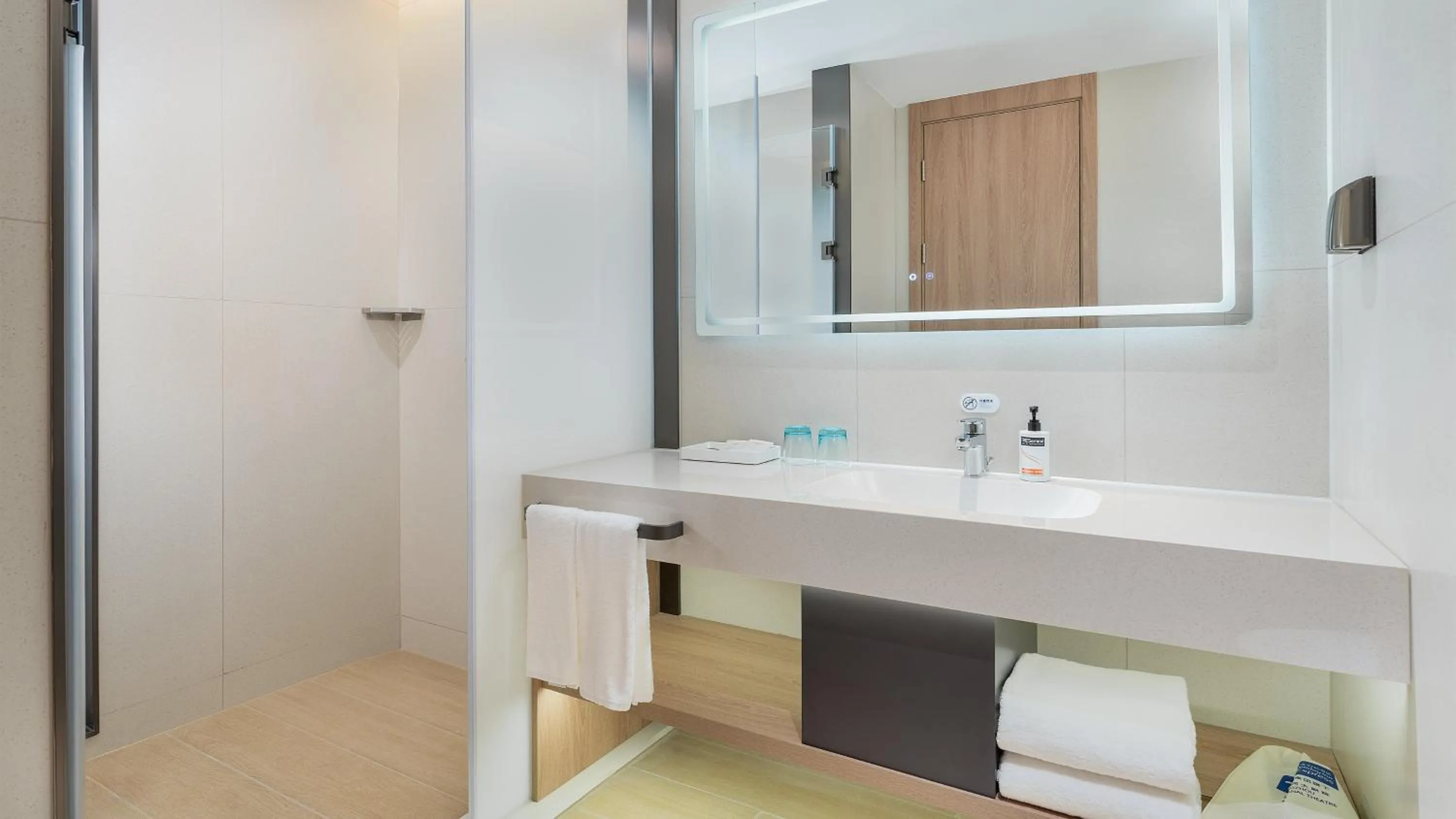 Bathroom in Holiday Inn Express Yangzhou Grand Canal Theatre