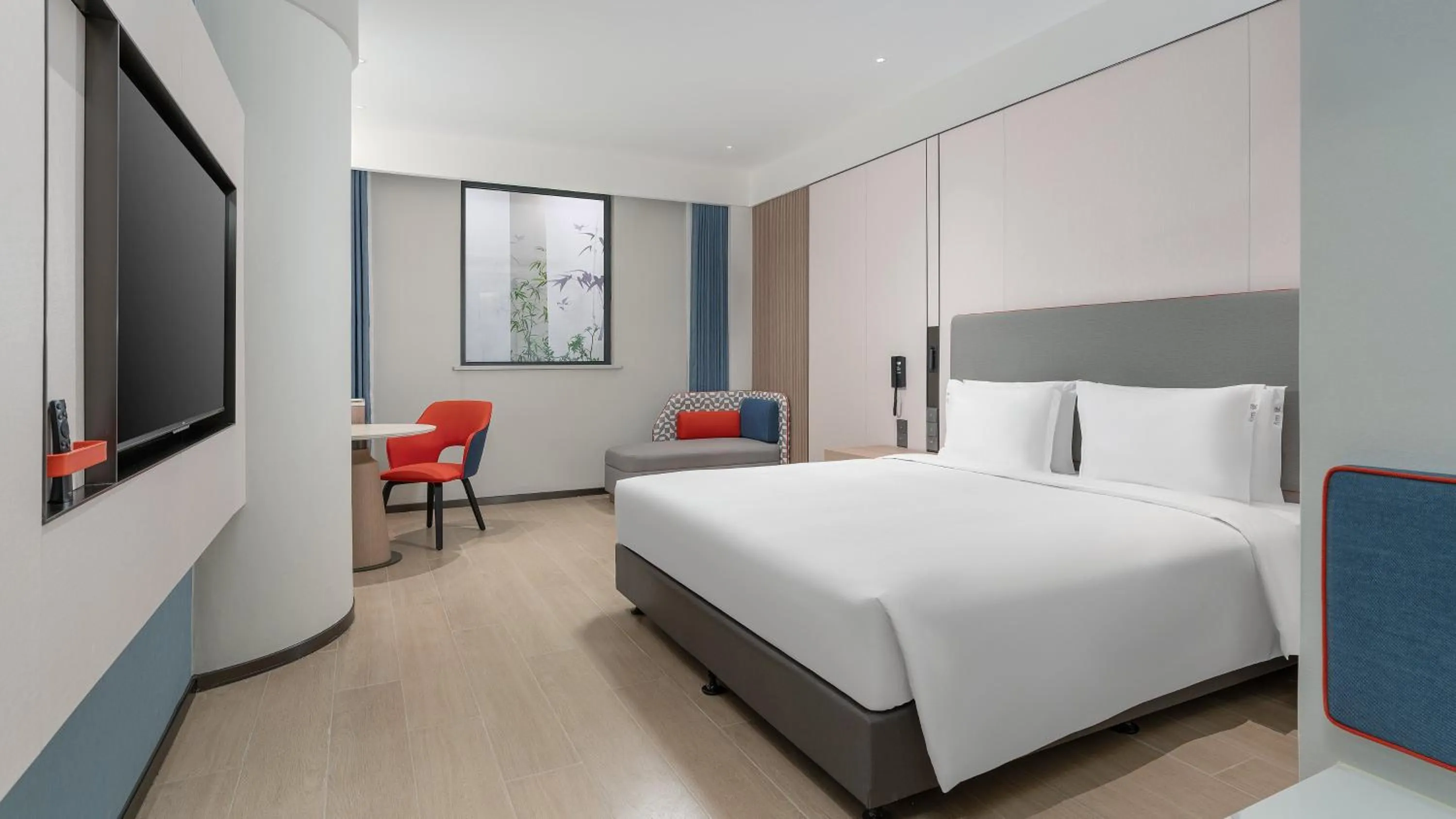 Photo of the whole room, Bed in Holiday Inn Express Yangzhou Grand Canal Theatre