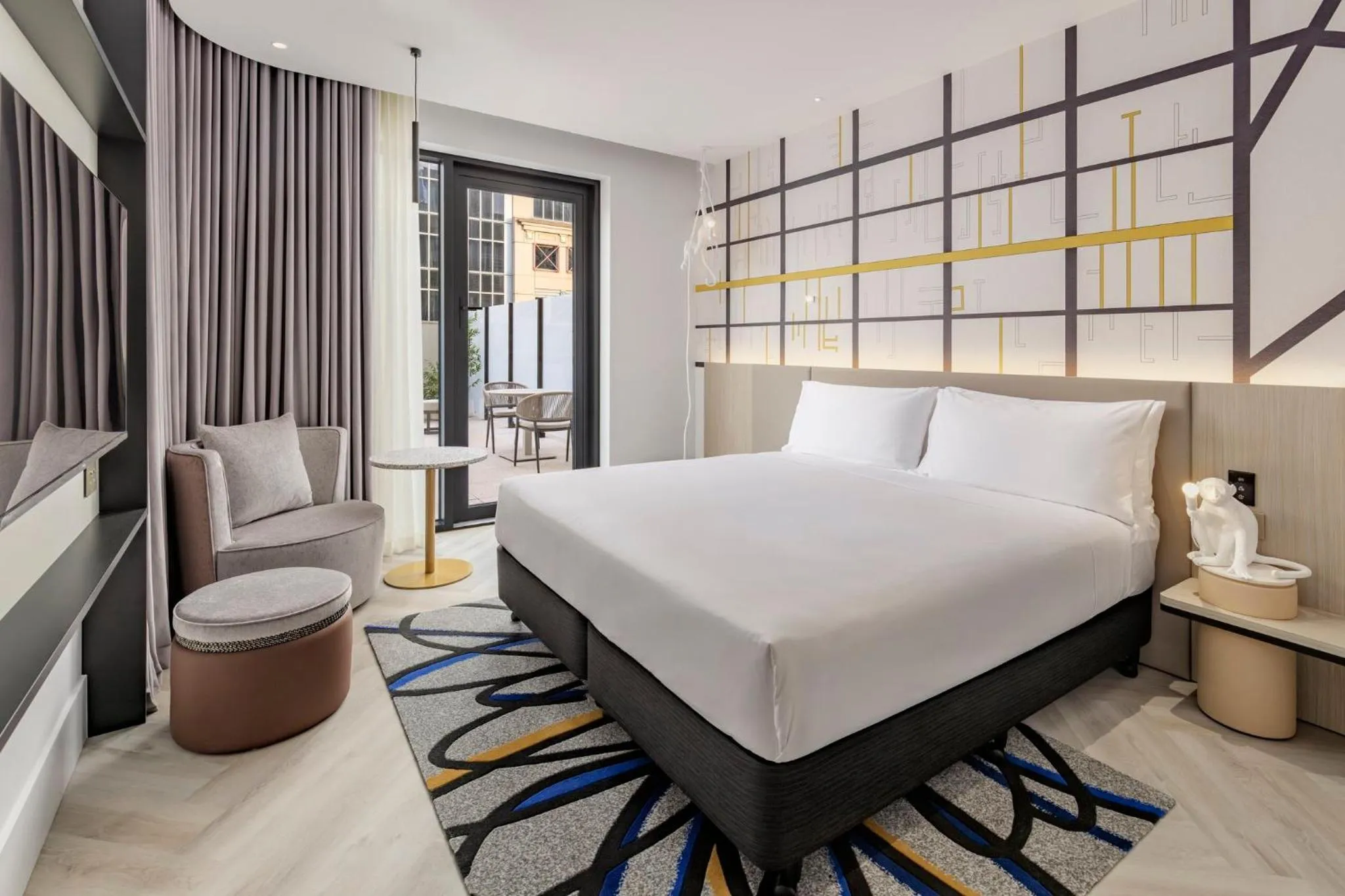 Photo of the whole room, Bed in Hotel Indigo Melbourne Little Collins