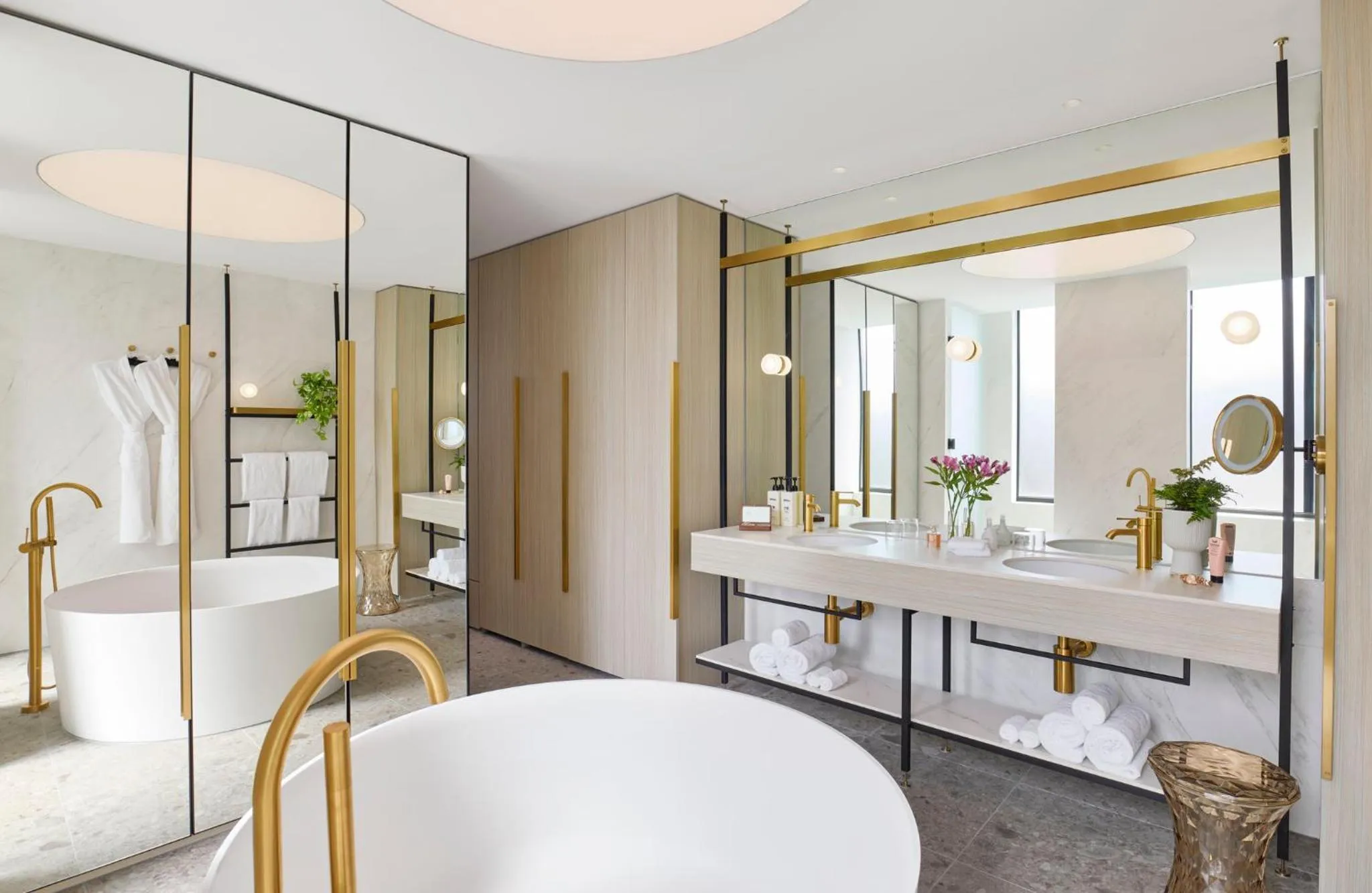 Photo of the whole room in Hotel Indigo Melbourne Little Collins