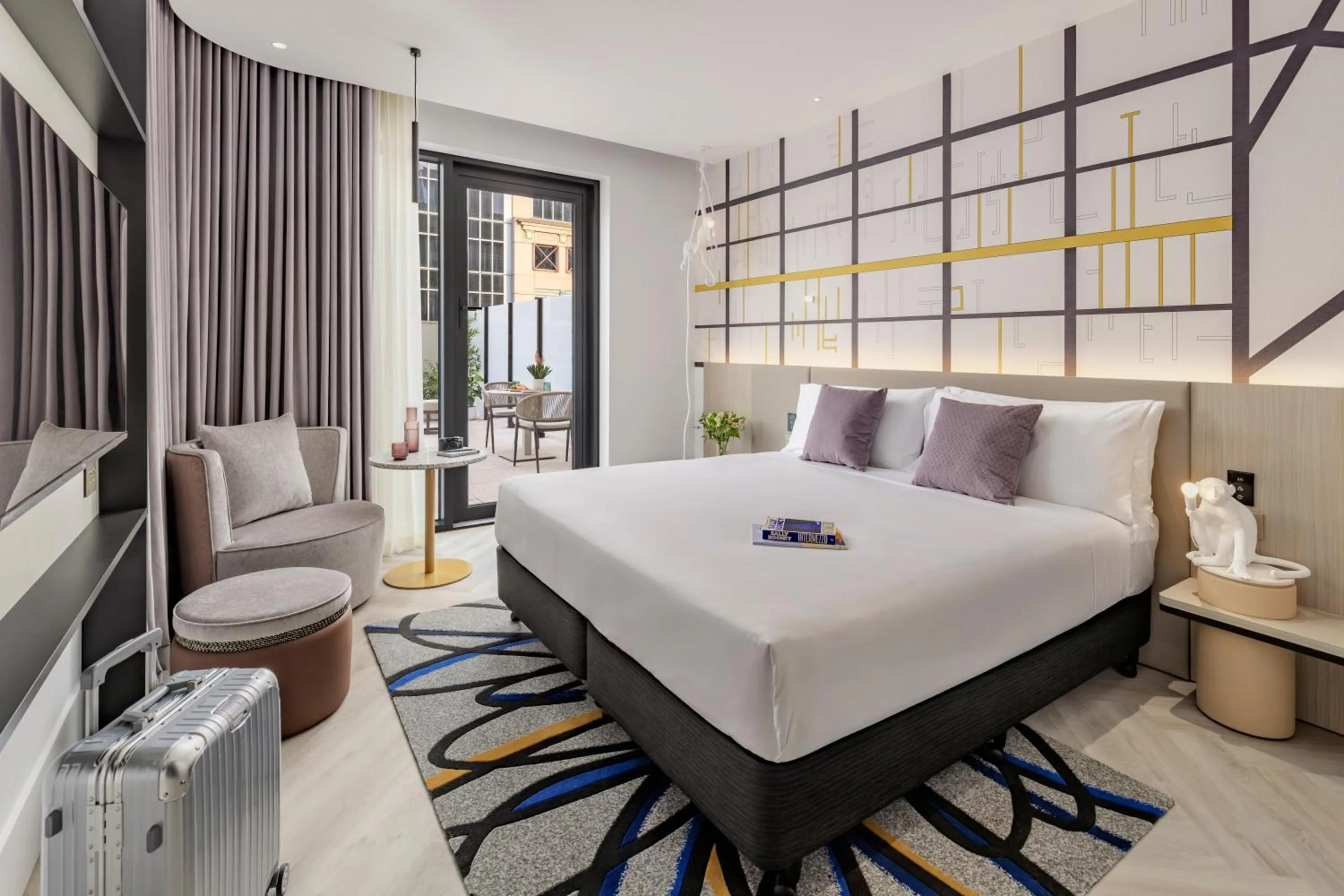 Seating area, Bed in Hotel Indigo Melbourne Little Collins