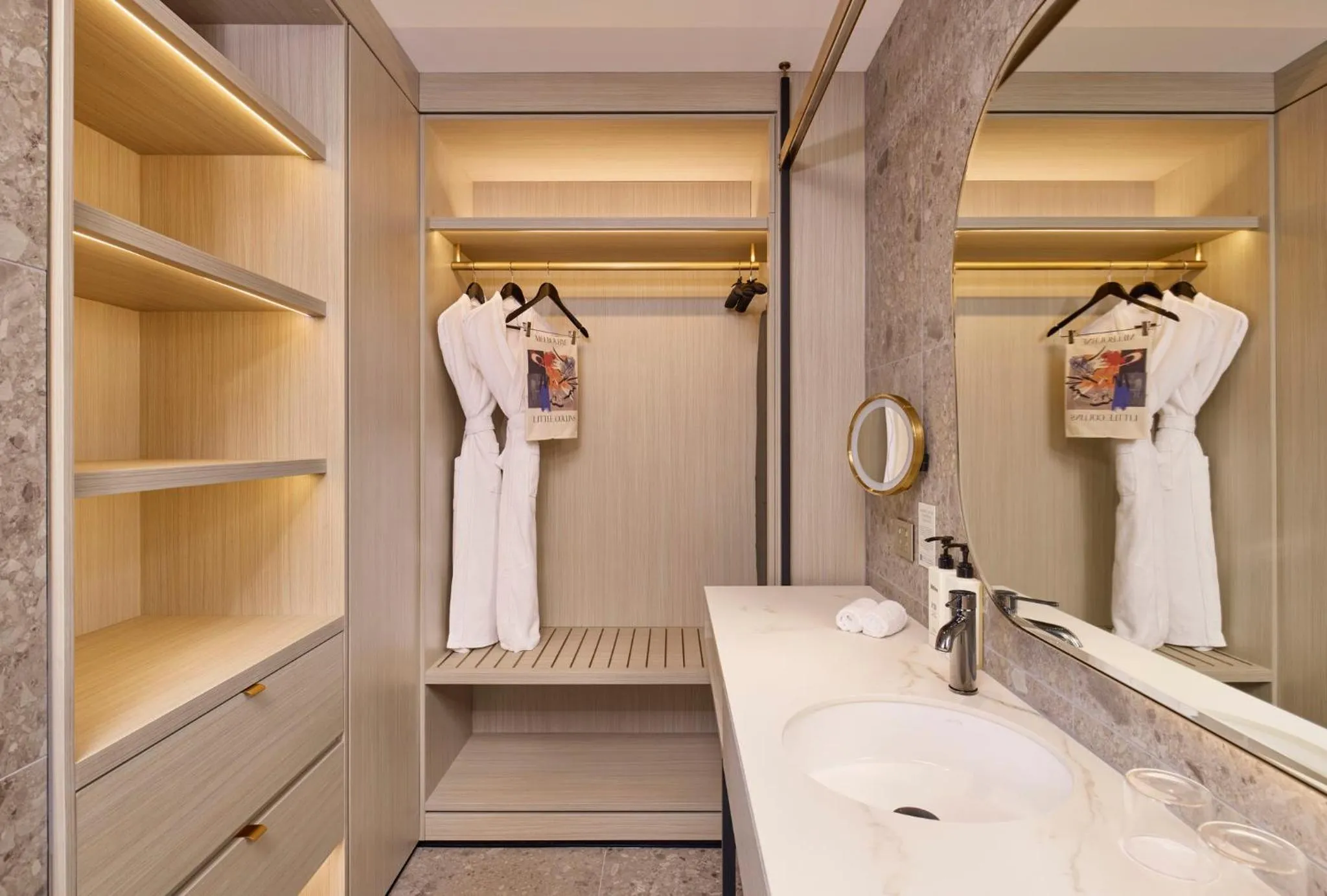 Photo of the whole room in Hotel Indigo Melbourne Little Collins