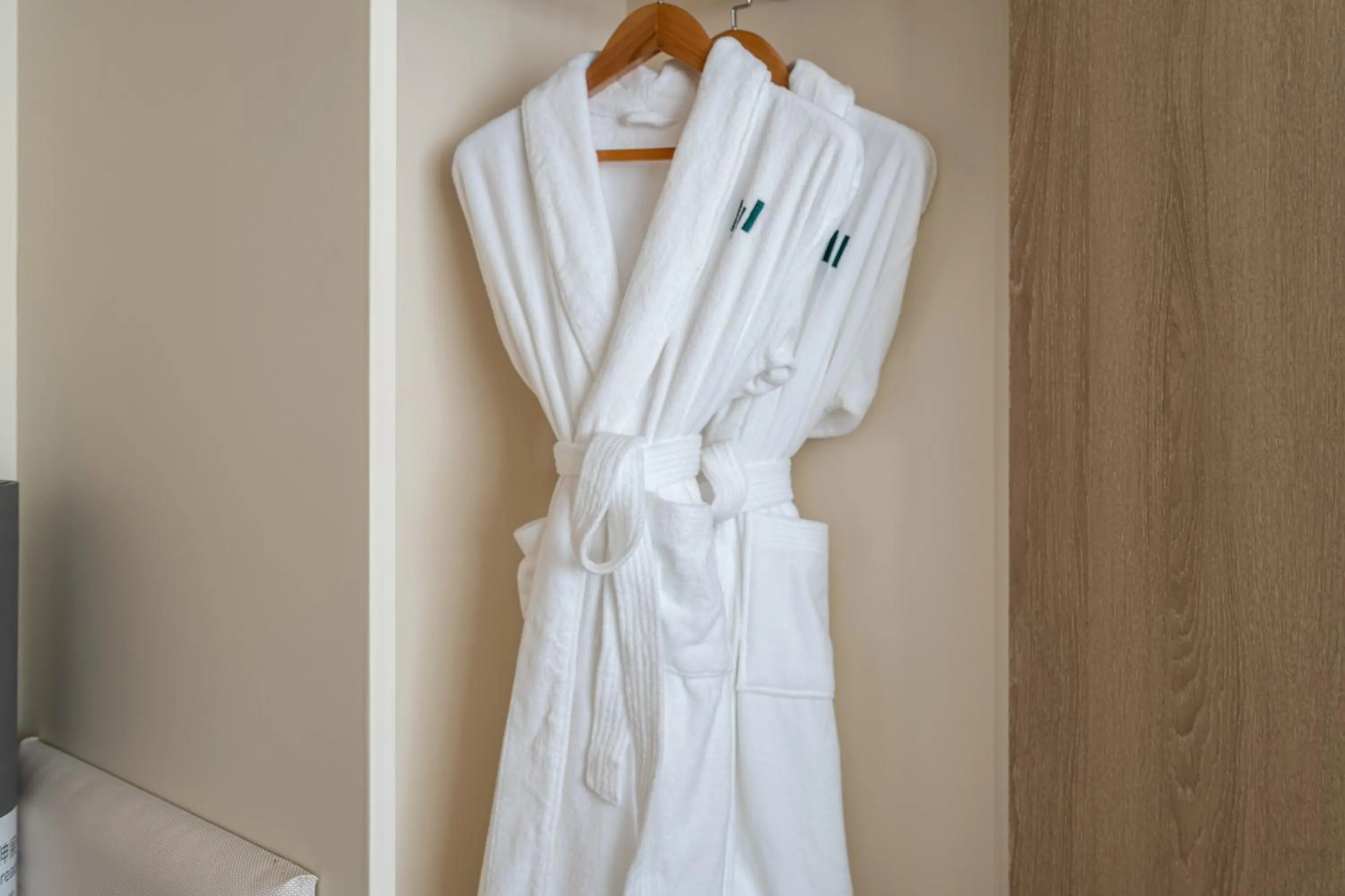 wardrobe in EVEN Hotel Hangzhou Yintai City by IHG