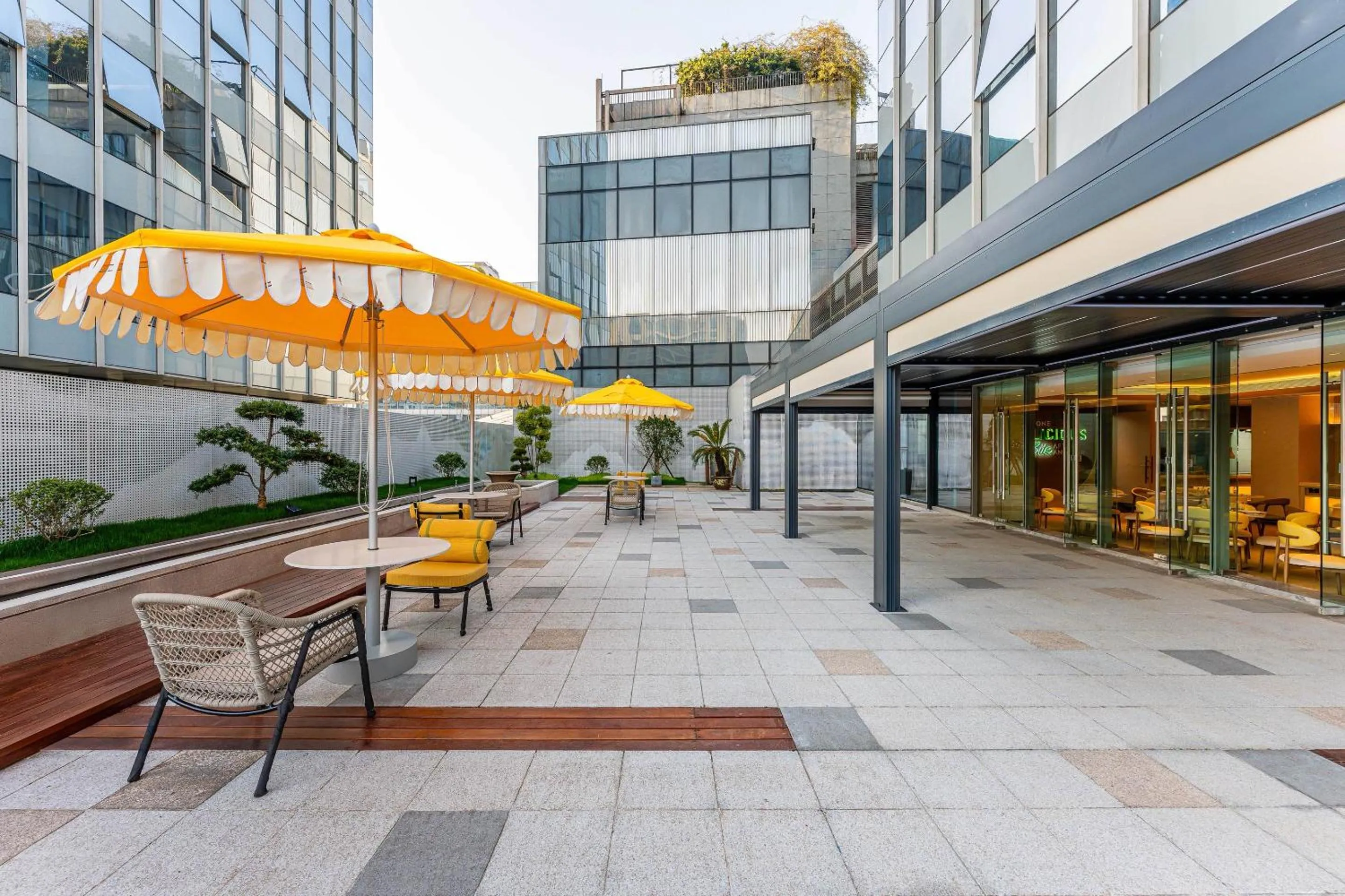 Patio in EVEN Hotel Hangzhou Yintai City by IHG