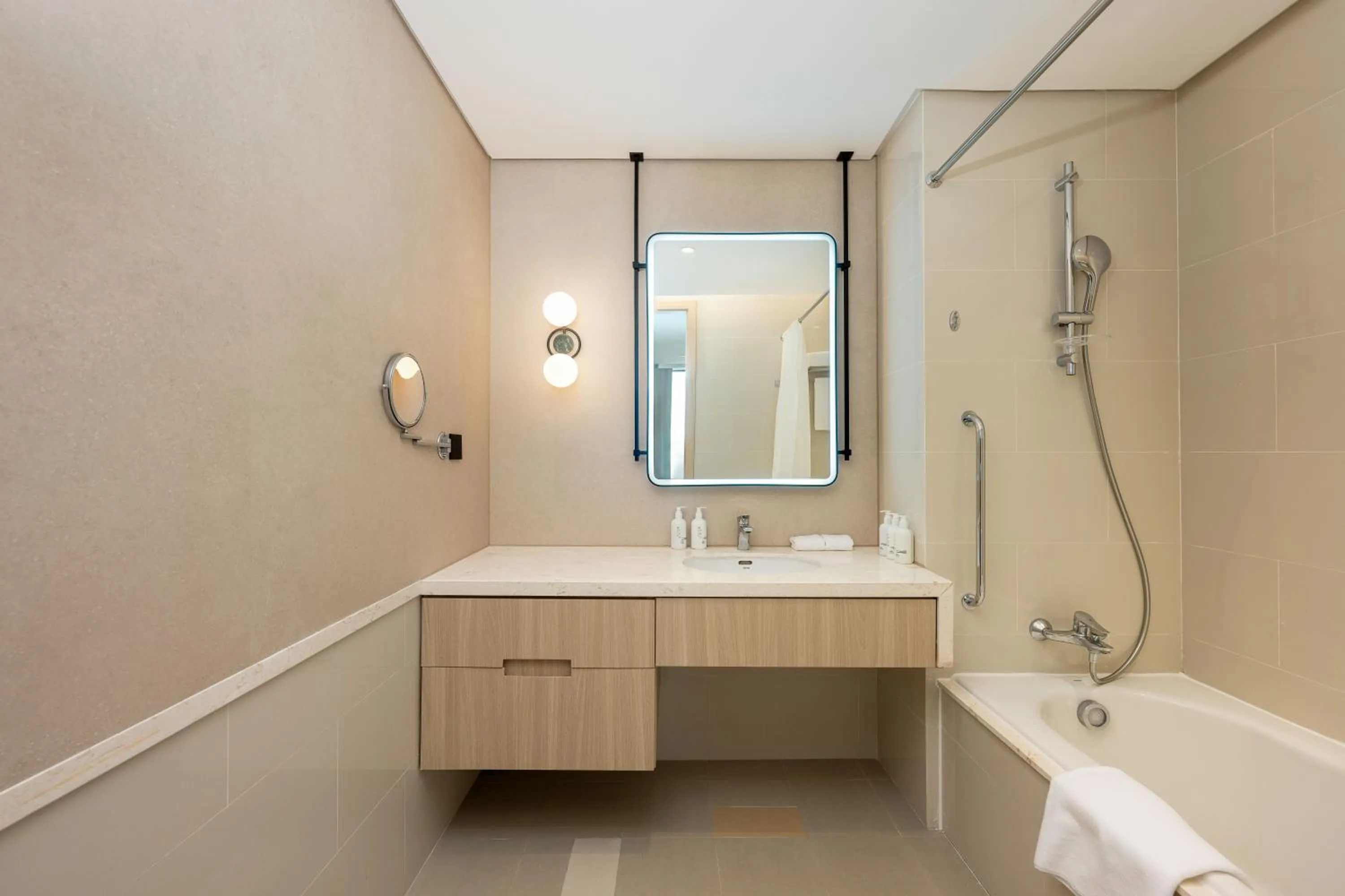 Bathroom in EVEN Hotel Hangzhou Yintai City by IHG