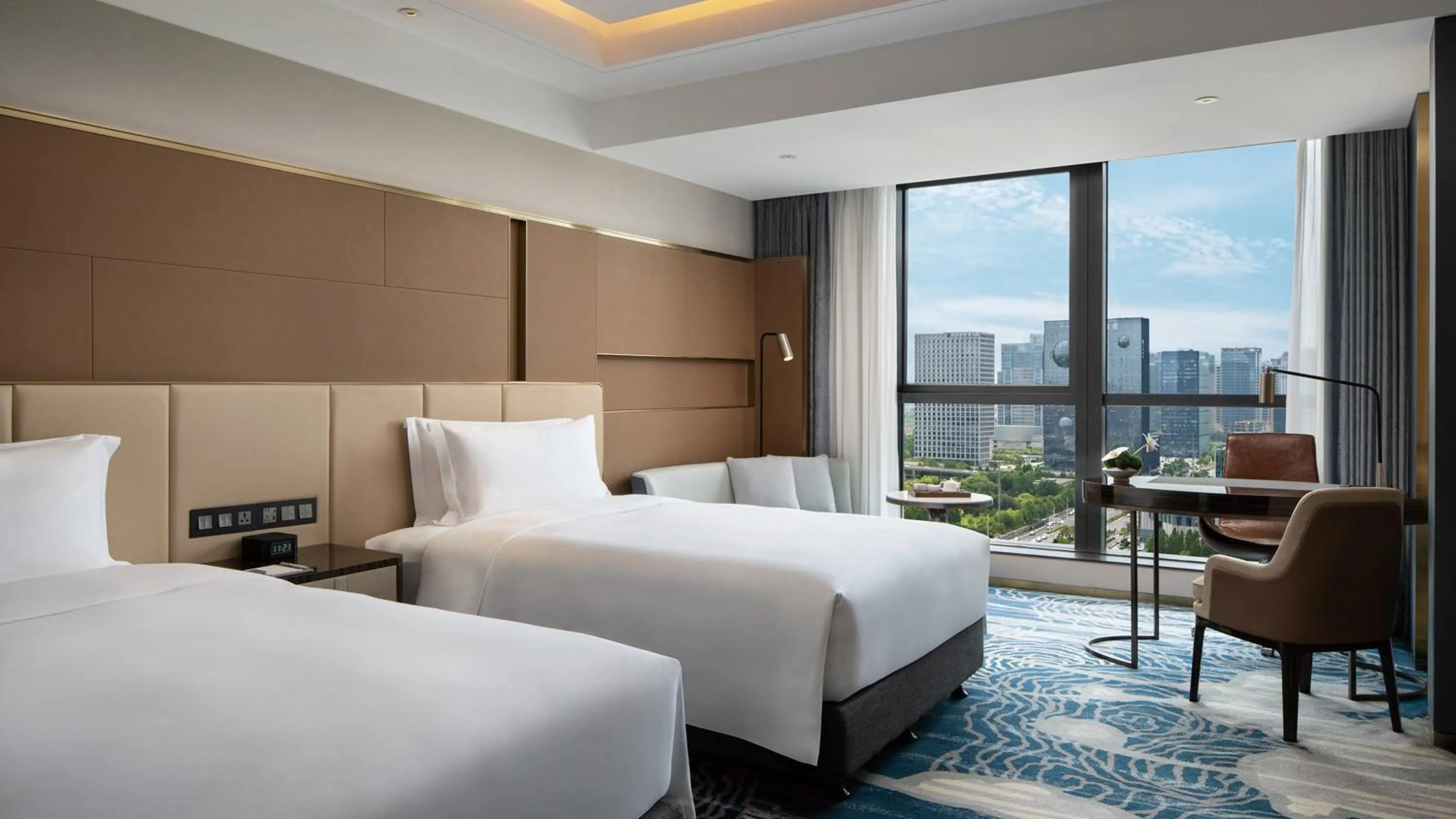 Photo of the whole room, Bed in InterContinental Hotels Zhengzhou Zhengdong