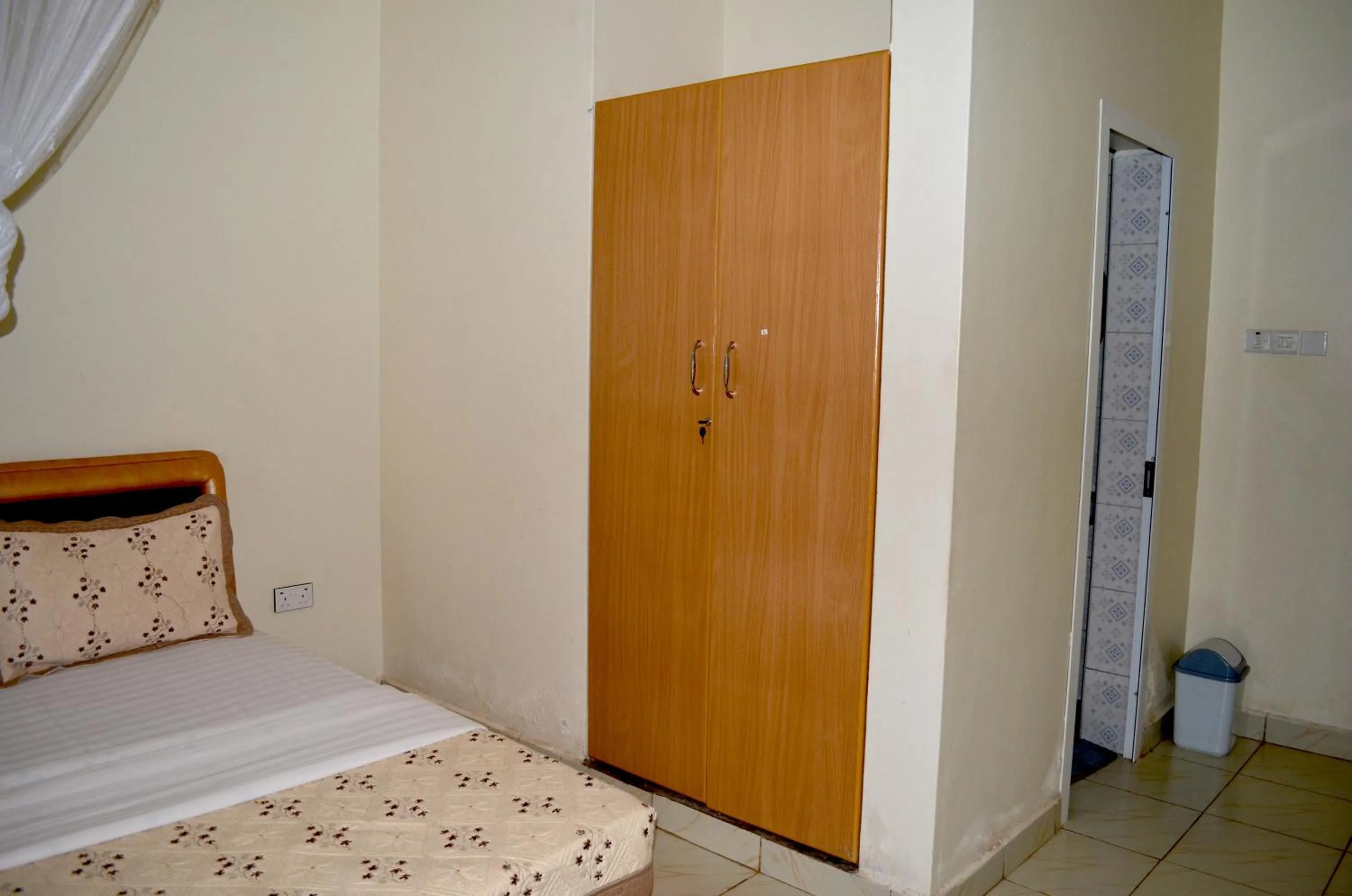 Bed in Hotel Top Five