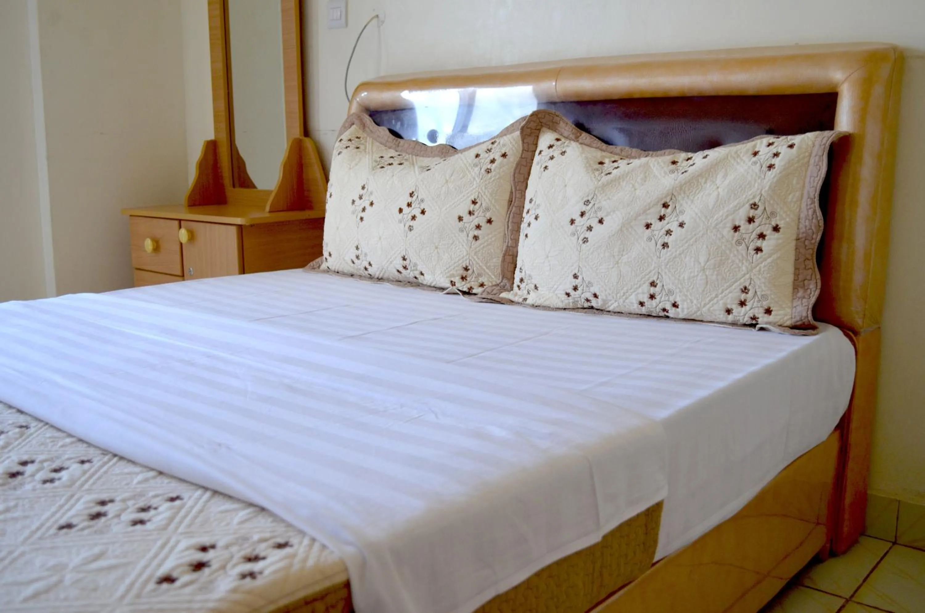 Bed in Hotel Top Five