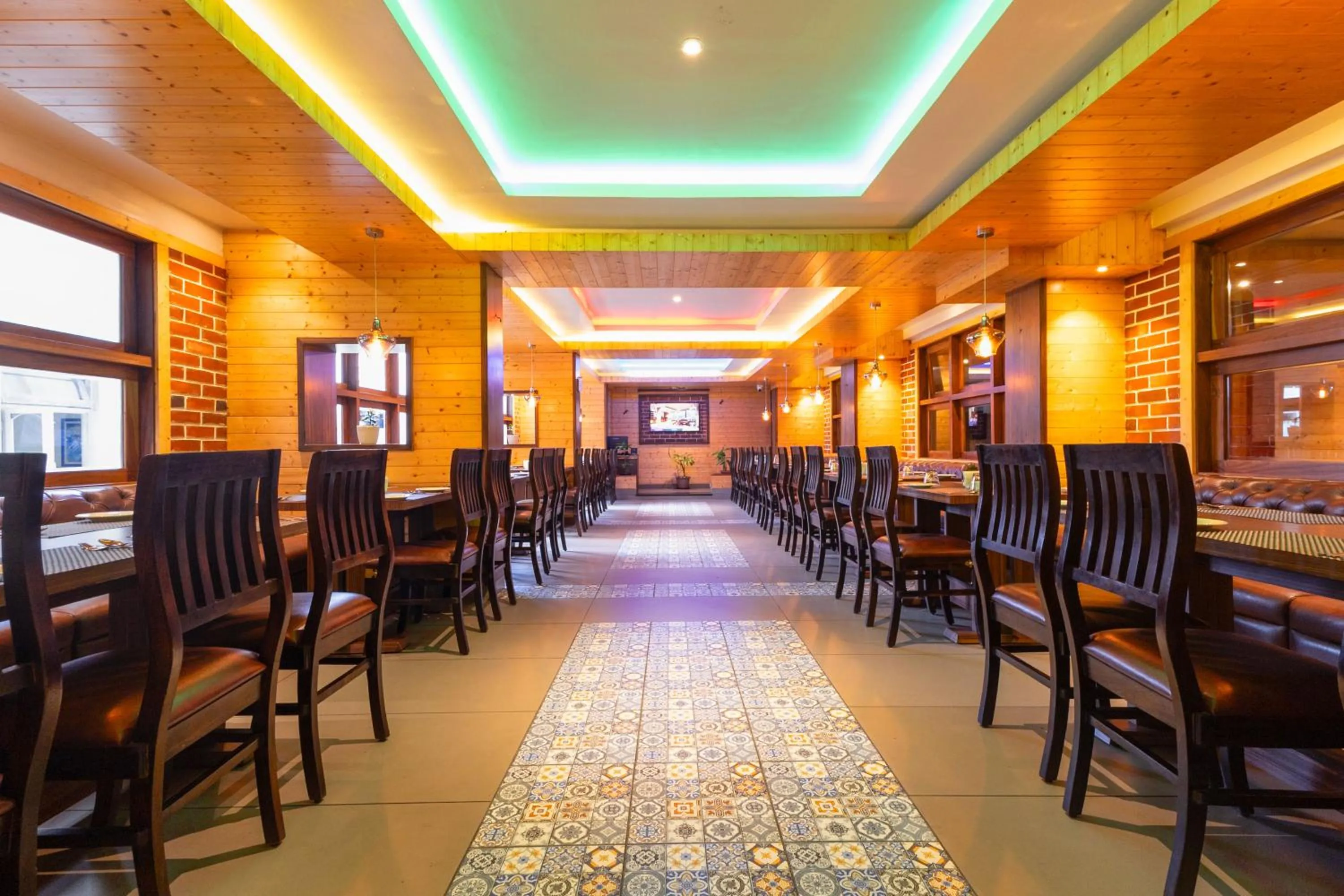 Restaurant/places to eat in Sumitel Sanderling