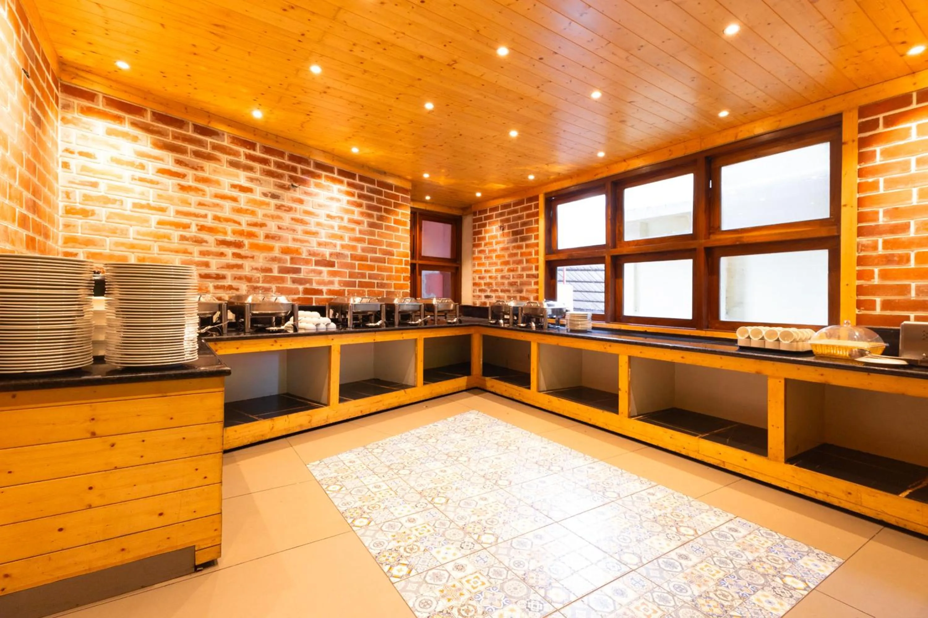 Restaurant/places to eat in Sumitel Sanderling