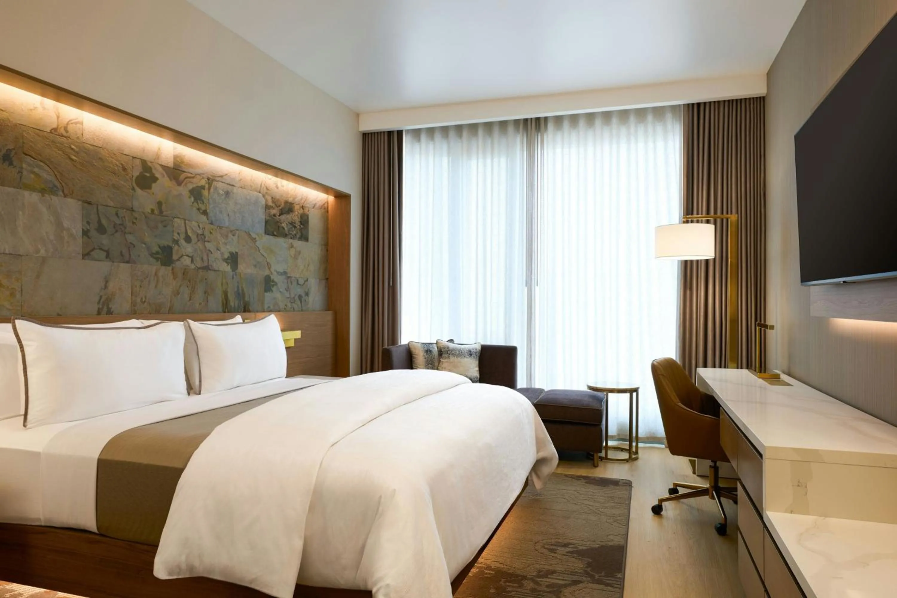 Photo of the whole room, Bed in The Westin Flushing LaGuardia Airport