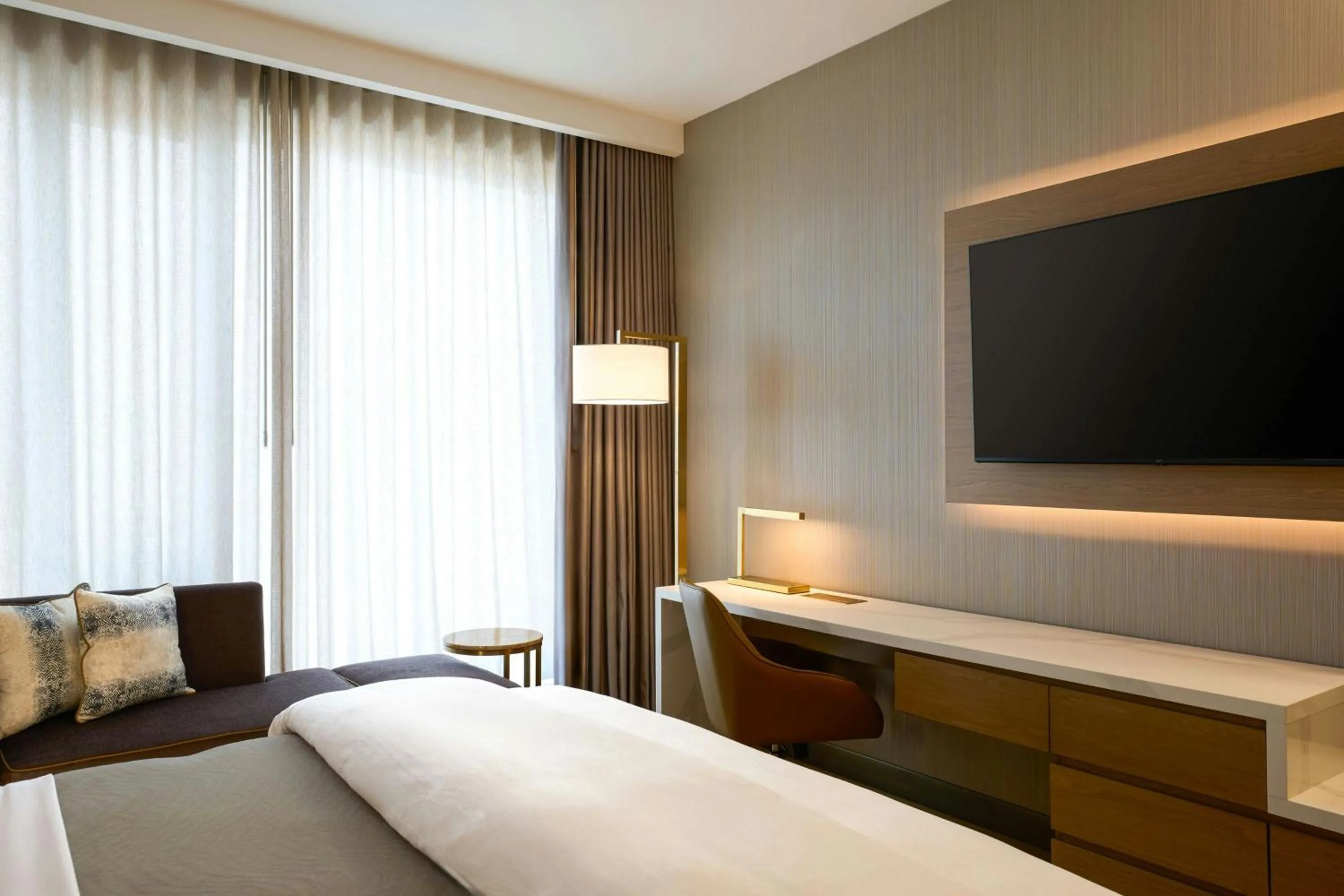 Photo of the whole room, Bed in The Westin Flushing LaGuardia Airport