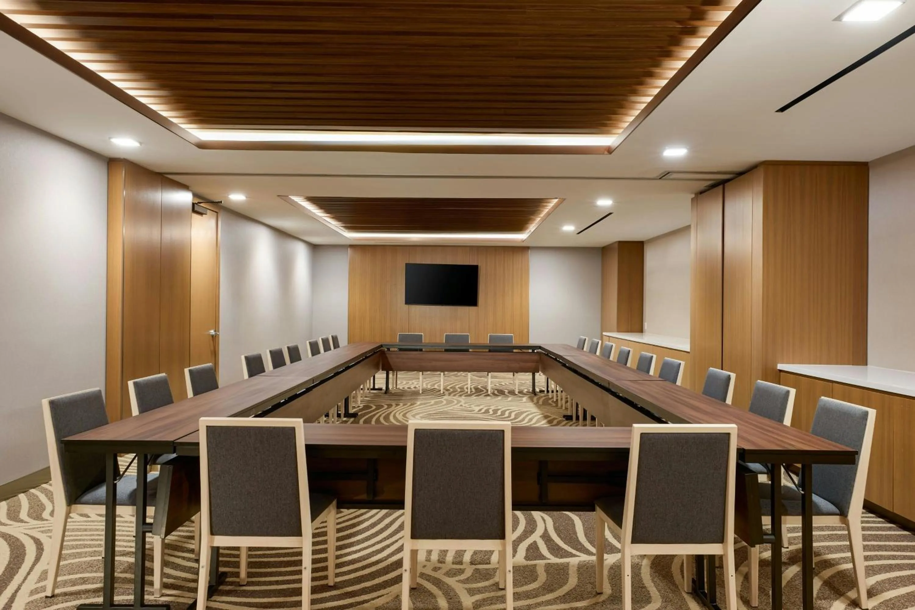 Meeting/conference room in The Westin Flushing LaGuardia Airport