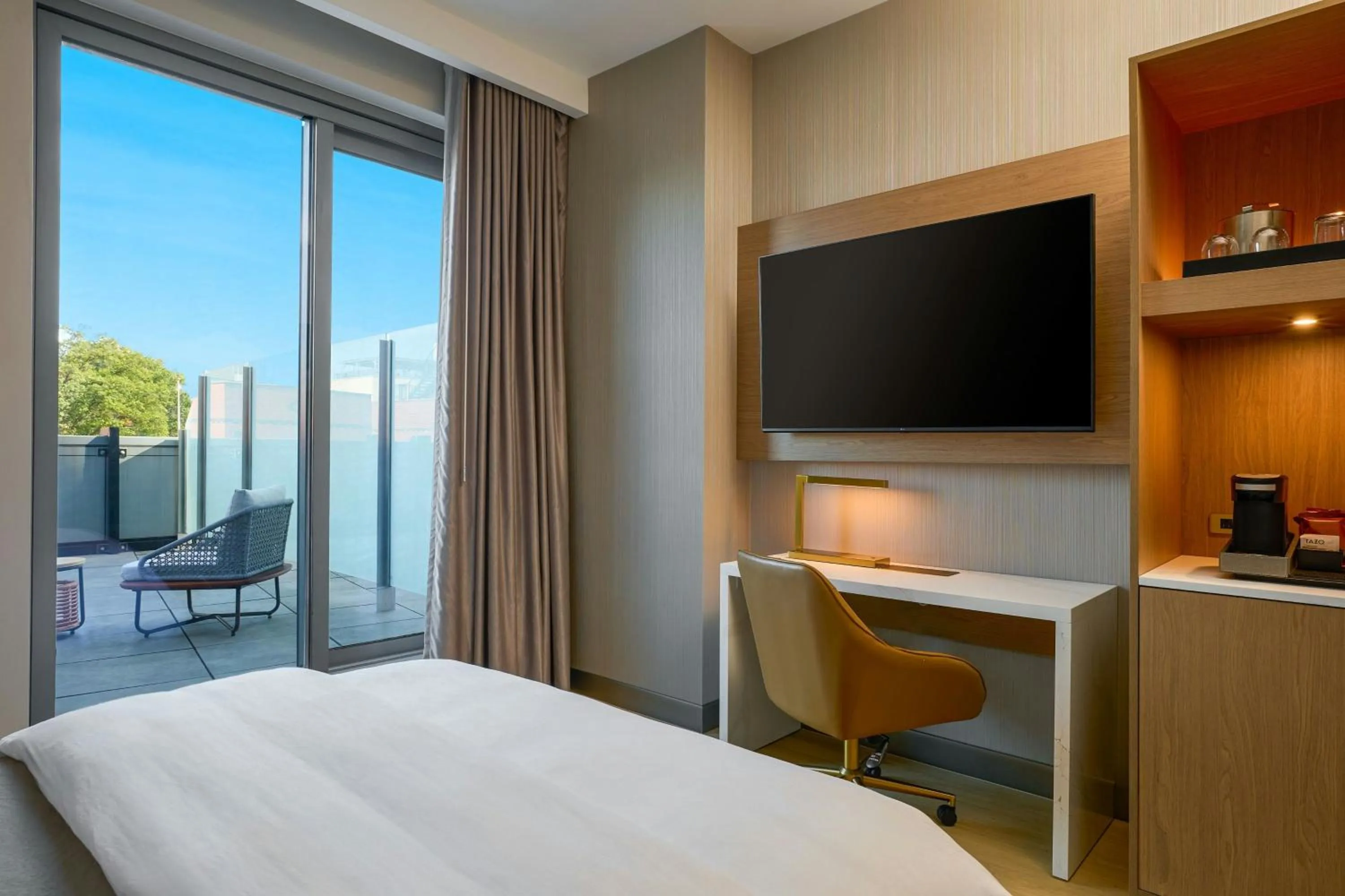 Photo of the whole room, Bed in The Westin Flushing LaGuardia Airport