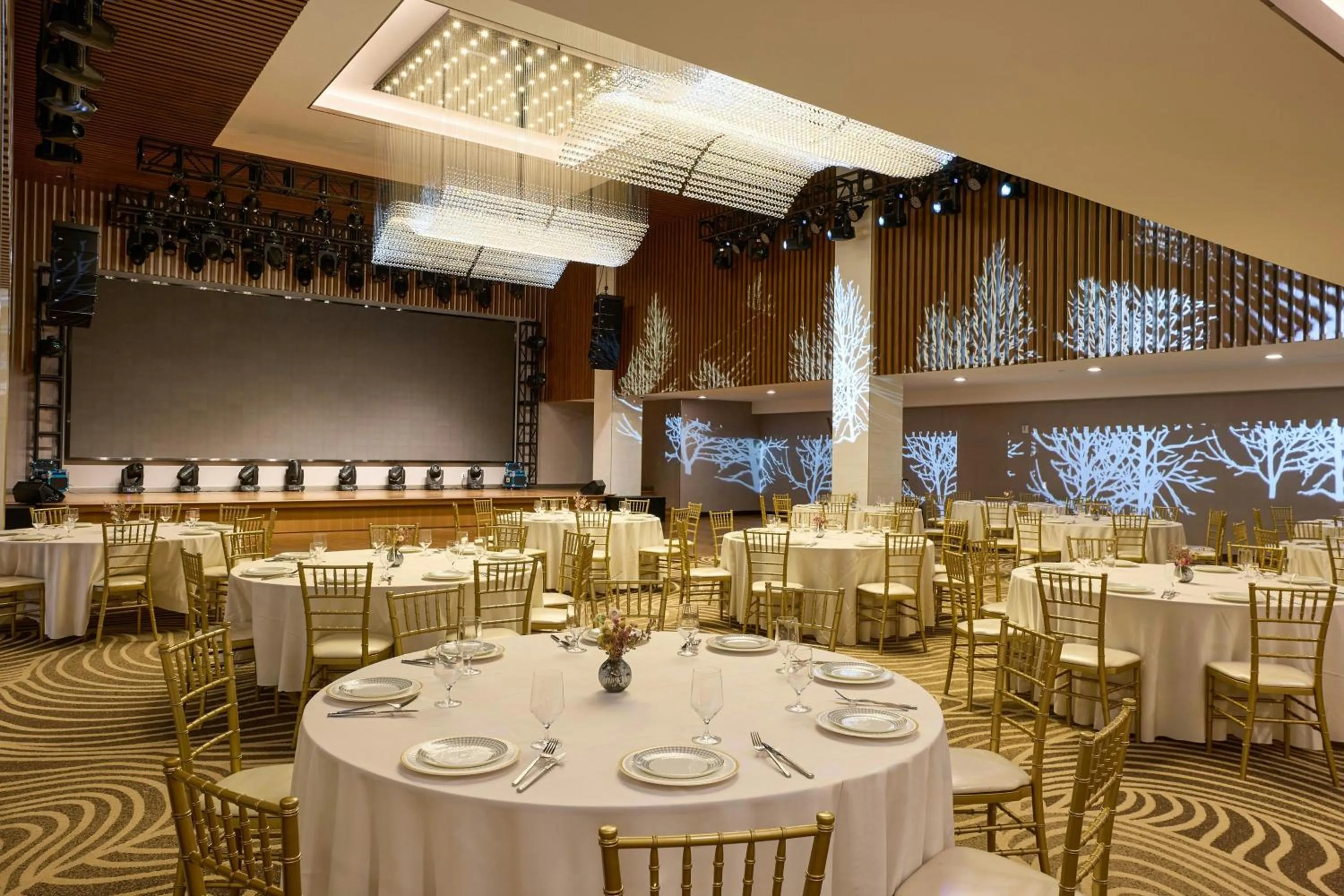 Meeting/conference room in The Westin Flushing LaGuardia Airport