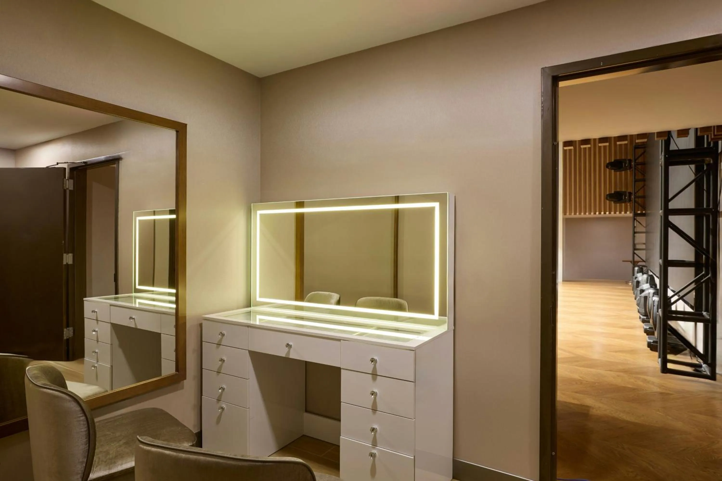 Meeting/conference room in The Westin Flushing LaGuardia Airport