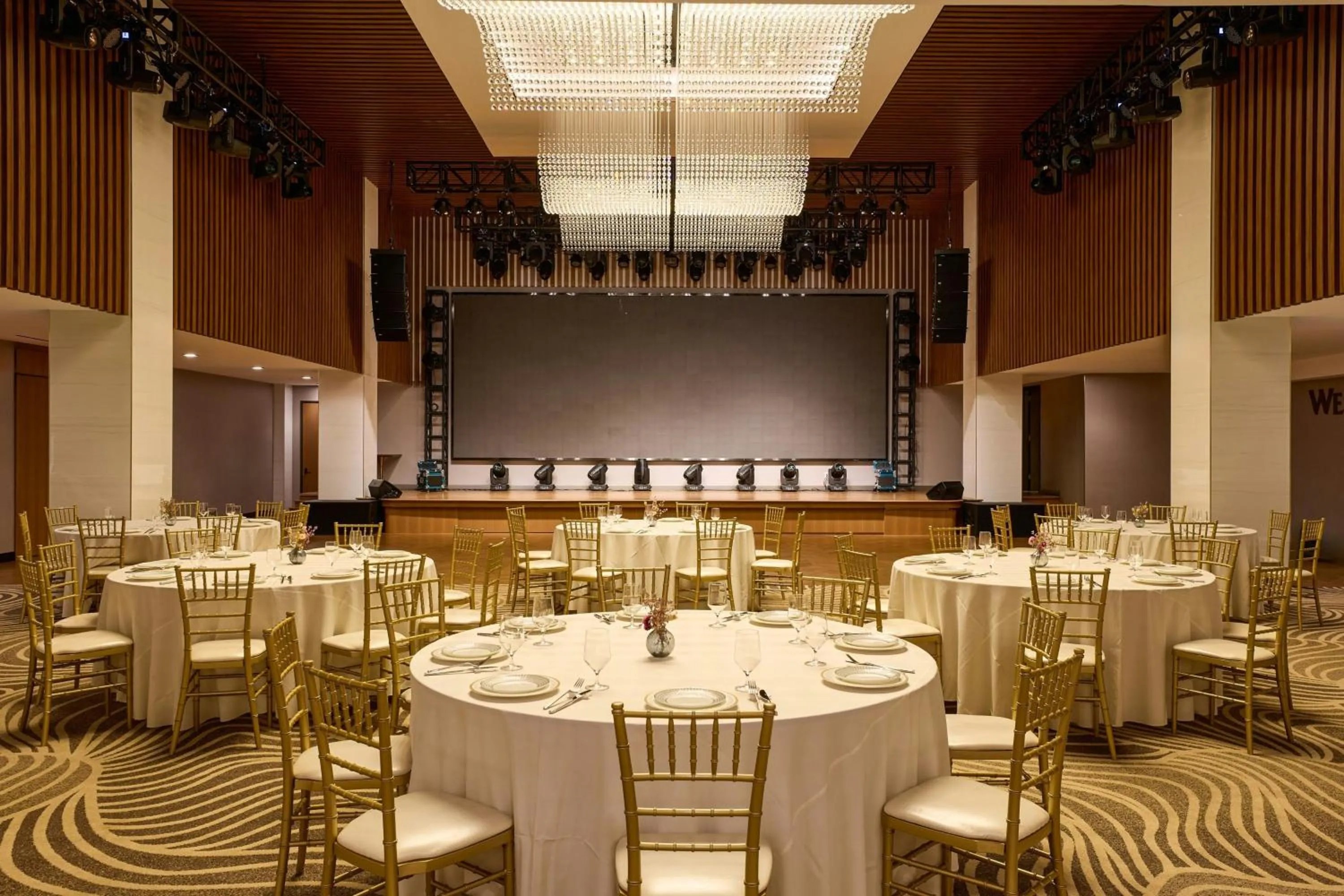 Meeting/conference room in The Westin Flushing LaGuardia Airport