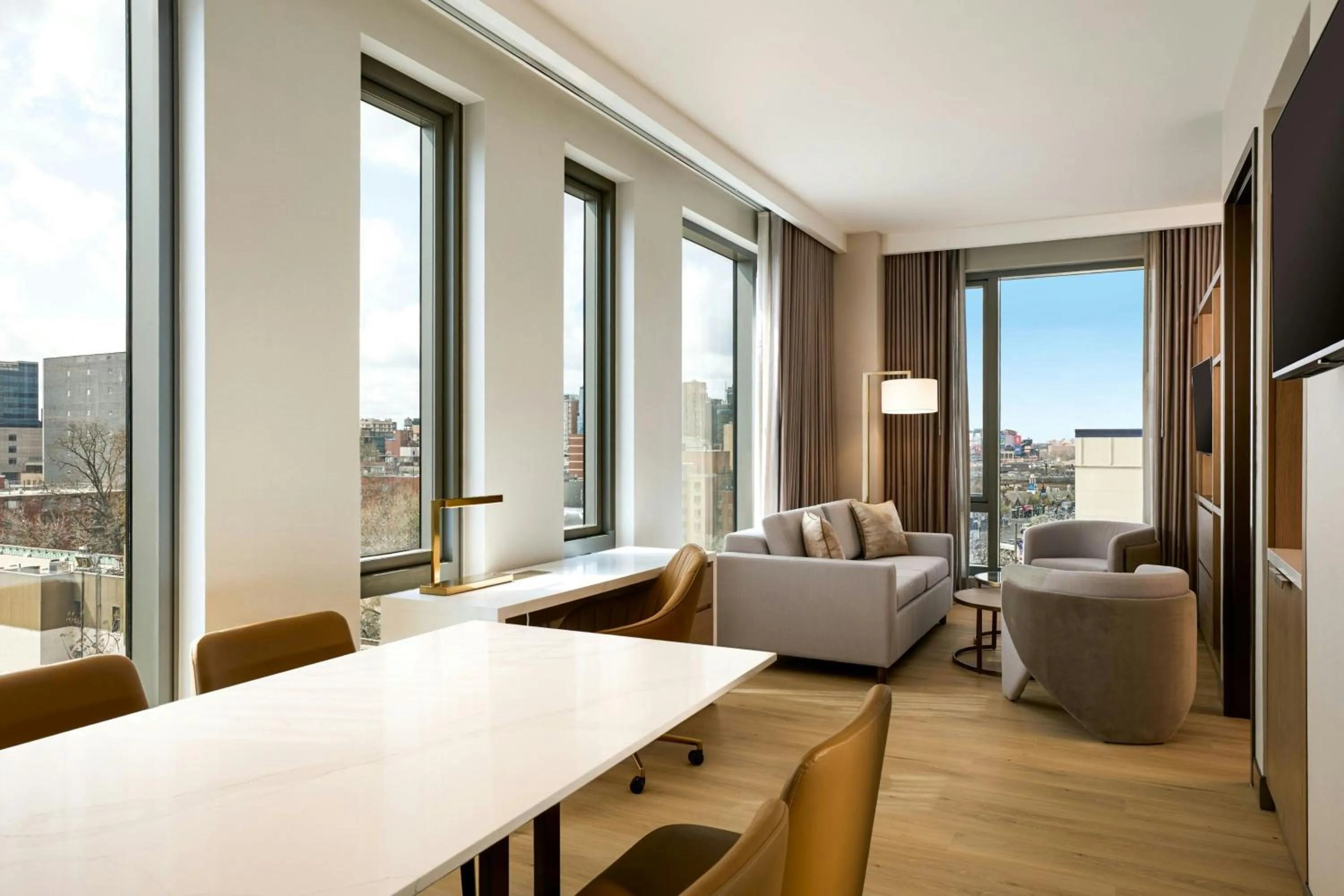 Living room in The Westin Flushing LaGuardia Airport