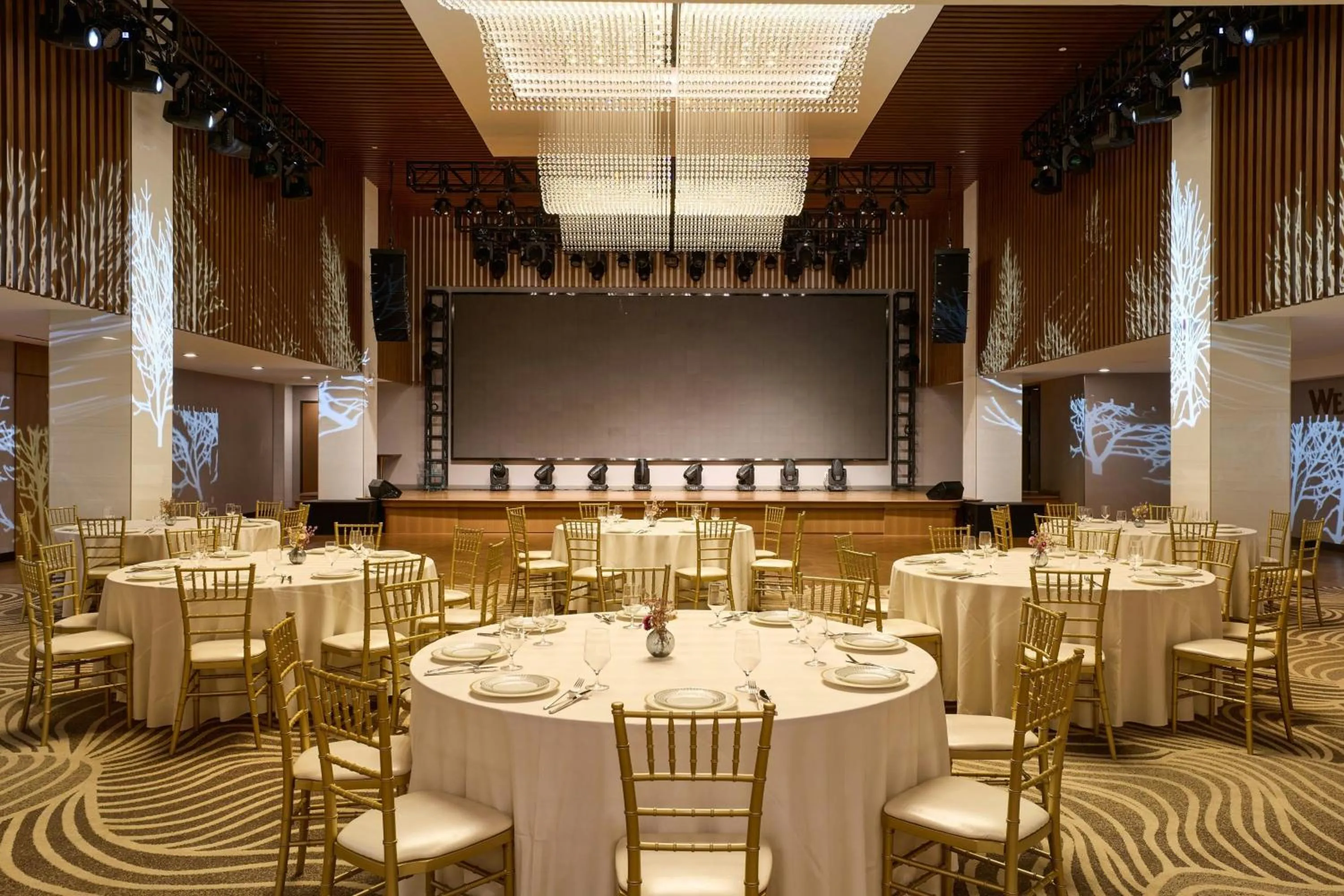 Meeting/conference room in The Westin Flushing LaGuardia Airport