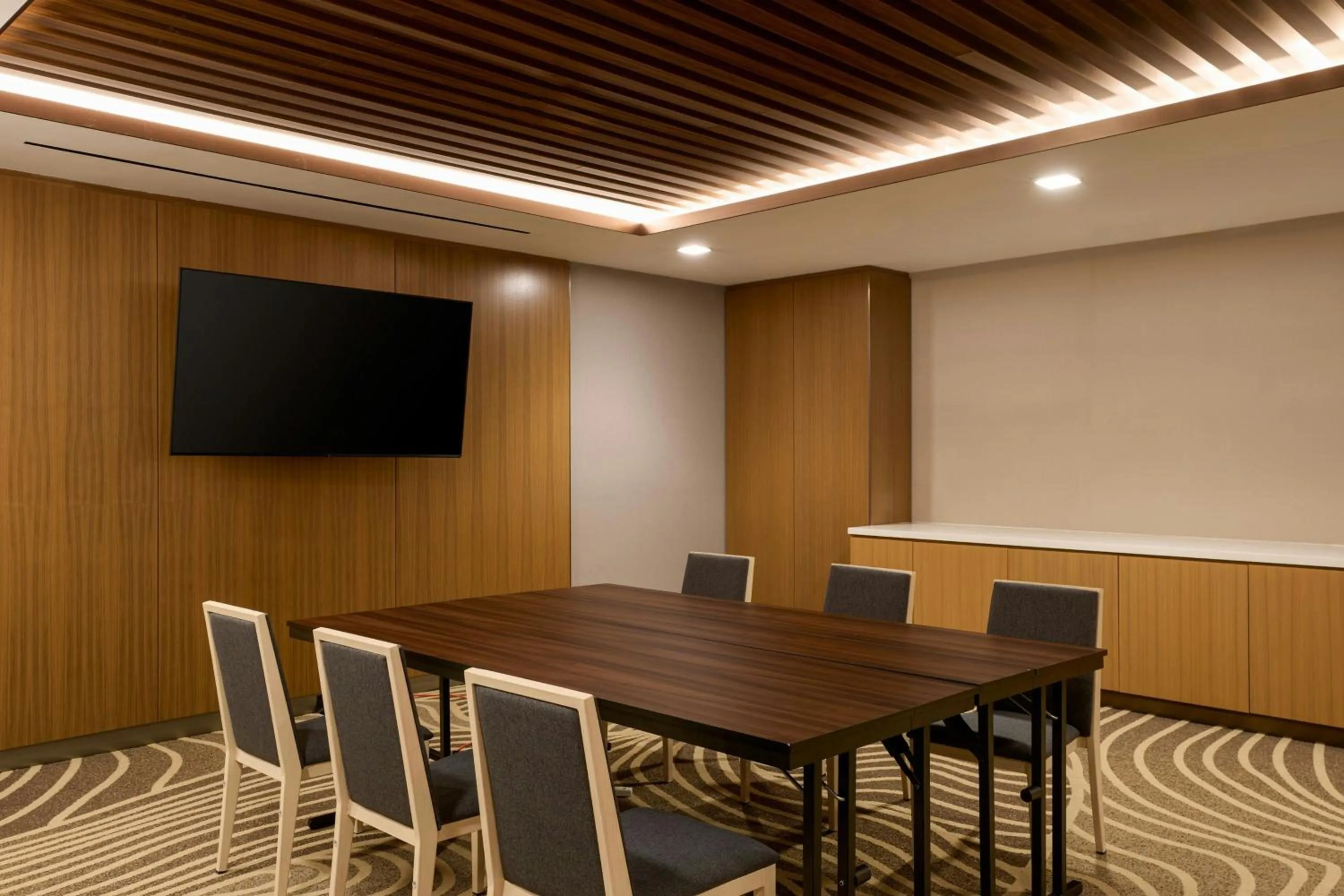 Meeting/conference room in The Westin Flushing LaGuardia Airport