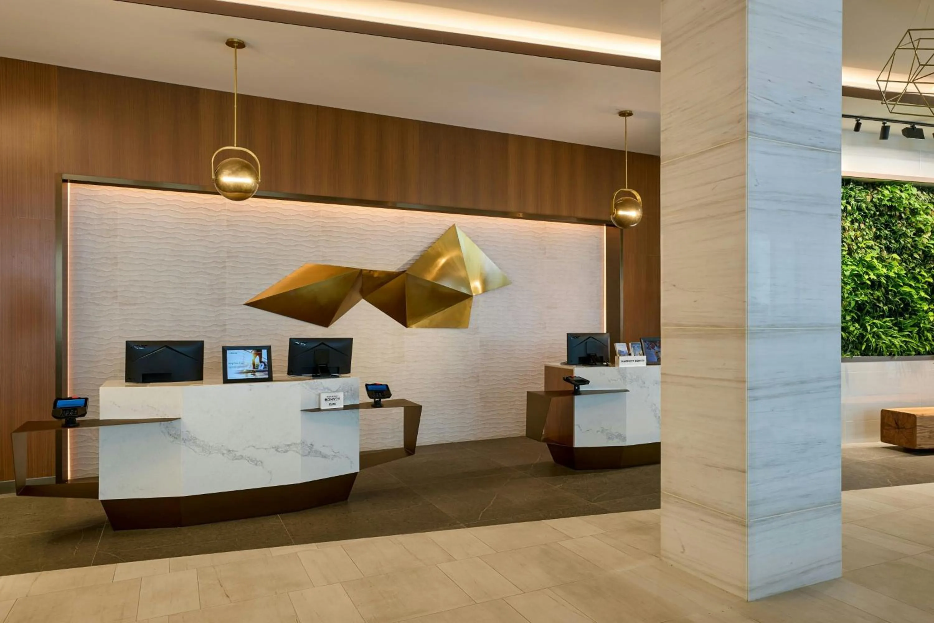 Lobby or reception in The Westin Flushing LaGuardia Airport