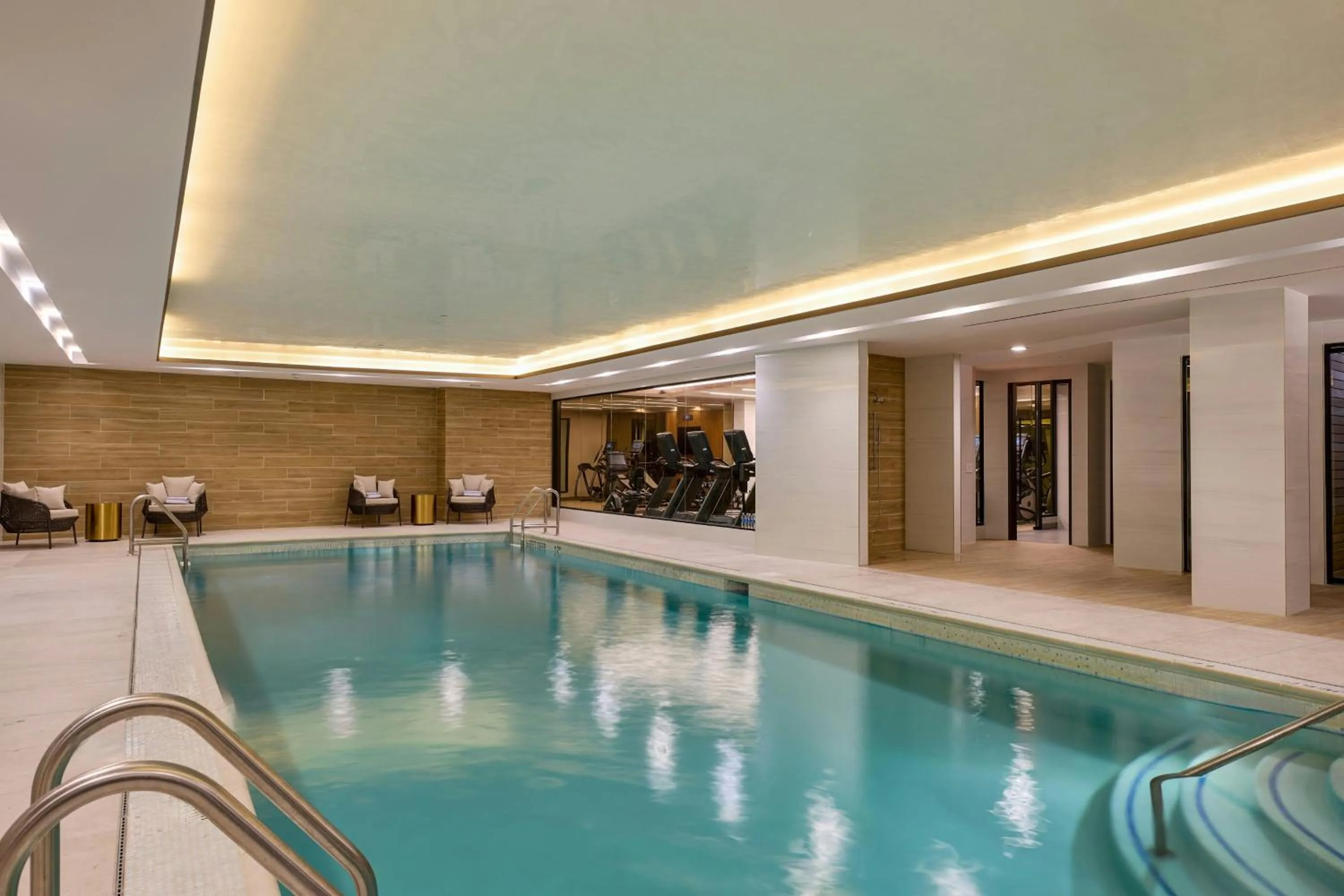 Swimming pool in The Westin Flushing LaGuardia Airport