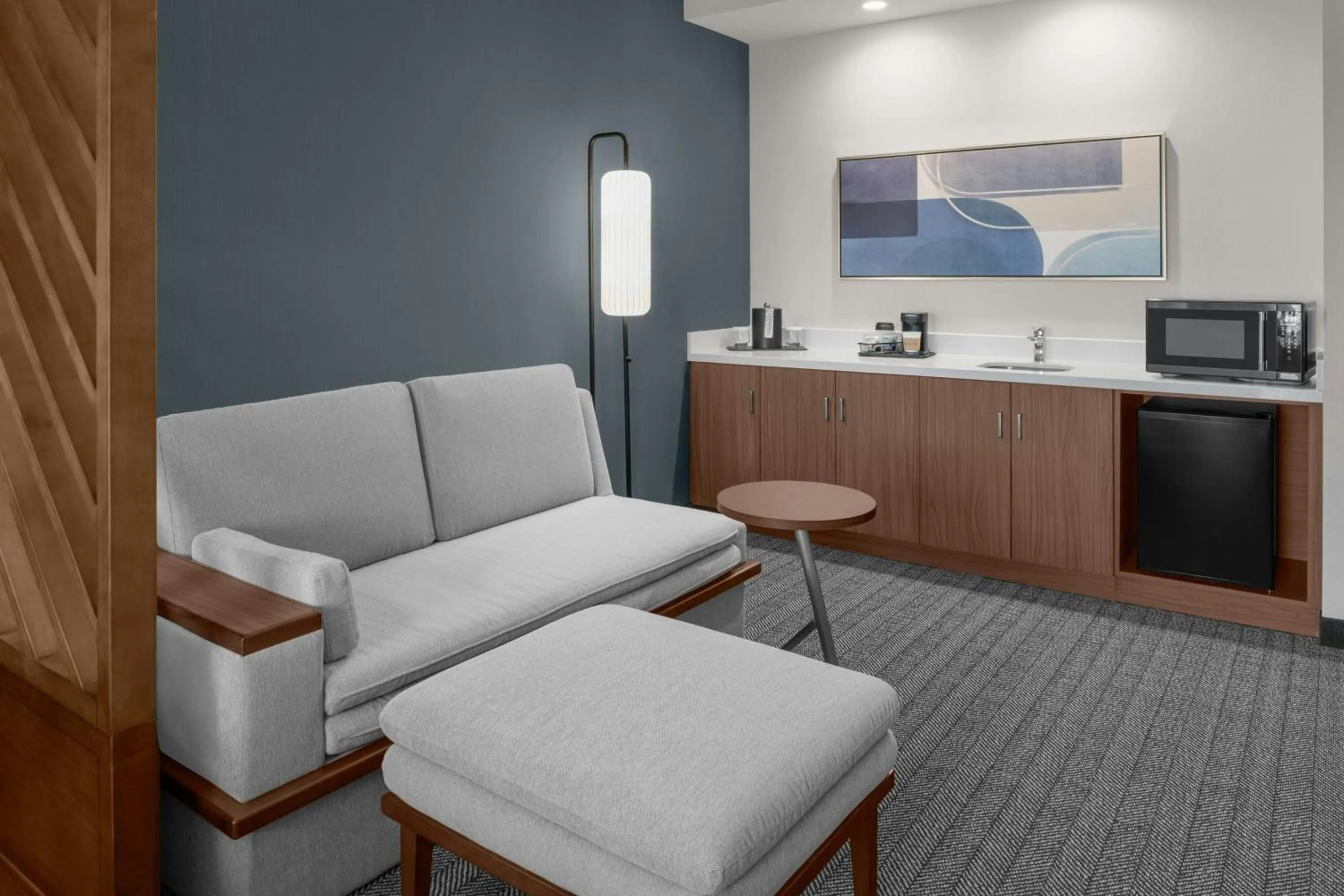 Living room in Courtyard by Marriott San Bernardino Loma Linda