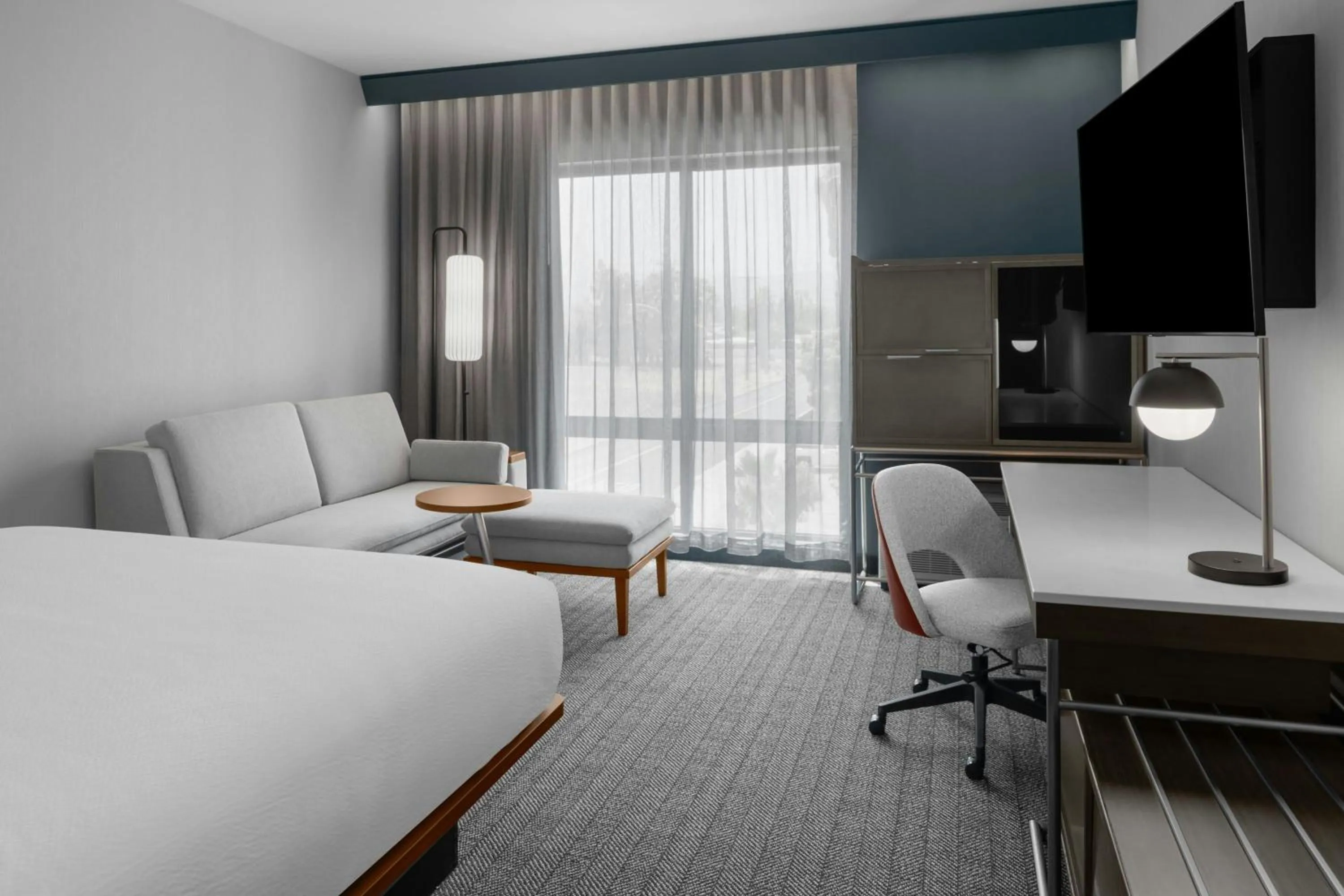 Photo of the whole room, Bed in Courtyard by Marriott San Bernardino Loma Linda