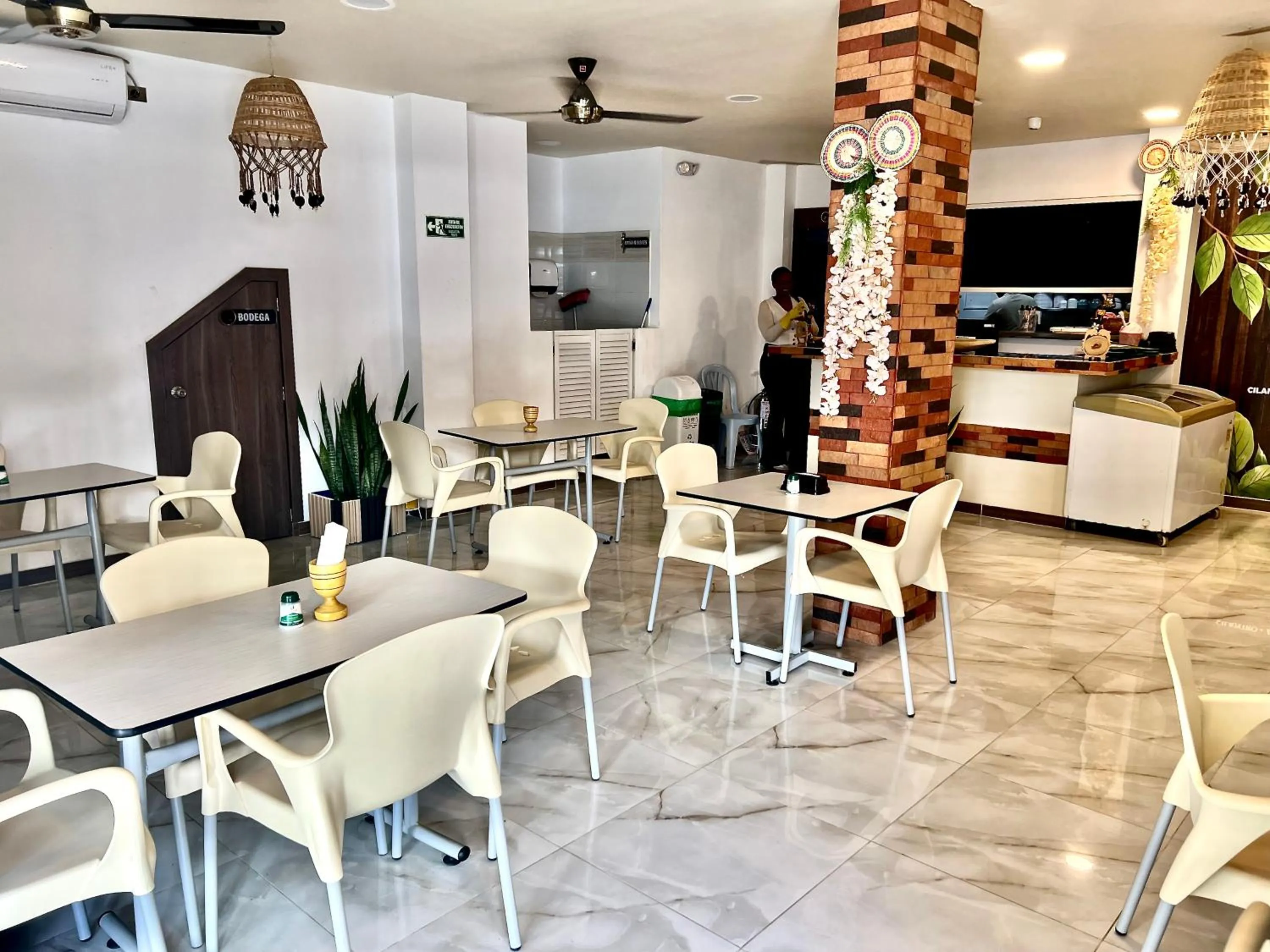 Restaurant/places to eat in Hotel Roma Urabá