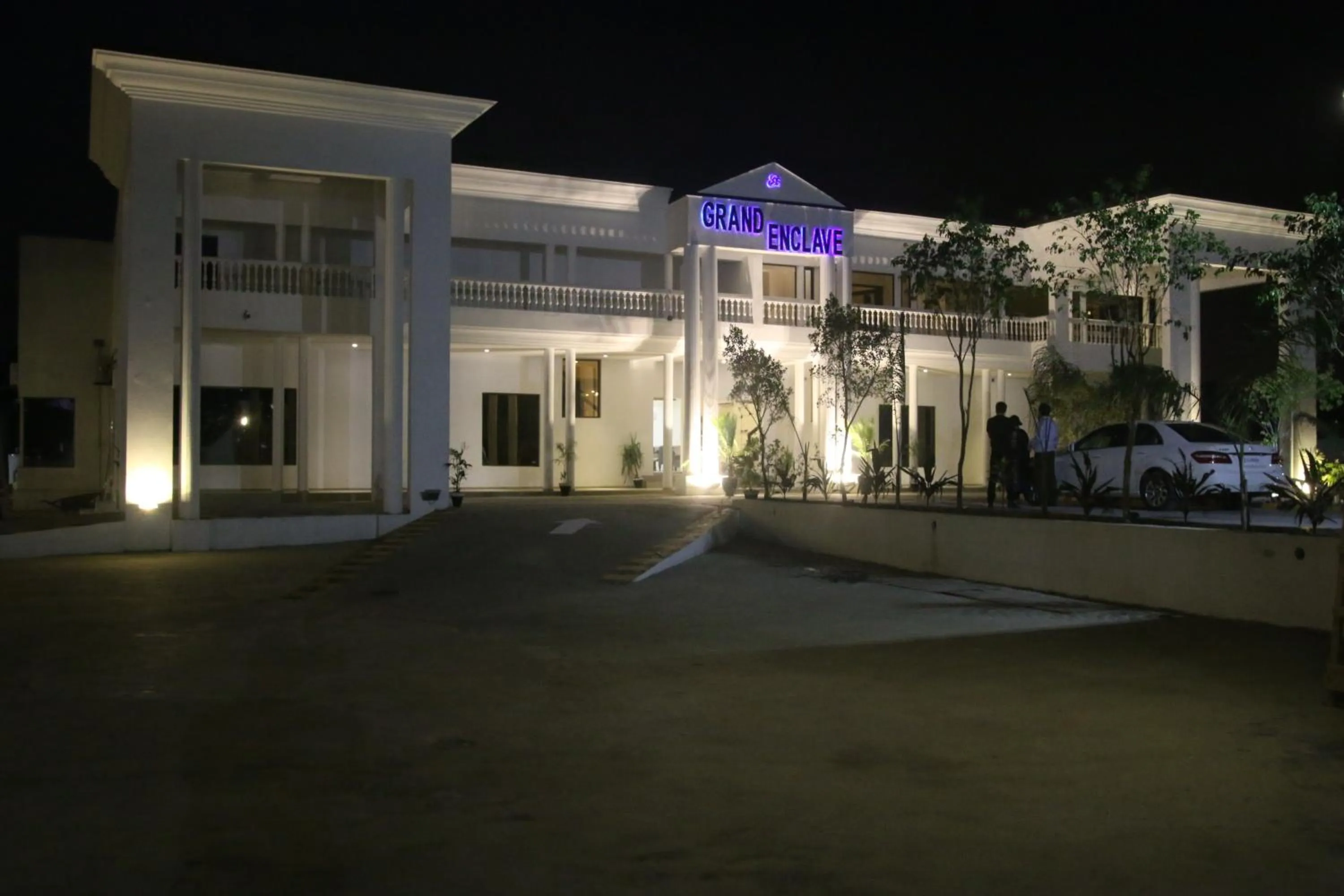 Facade/entrance in Grand Enclave