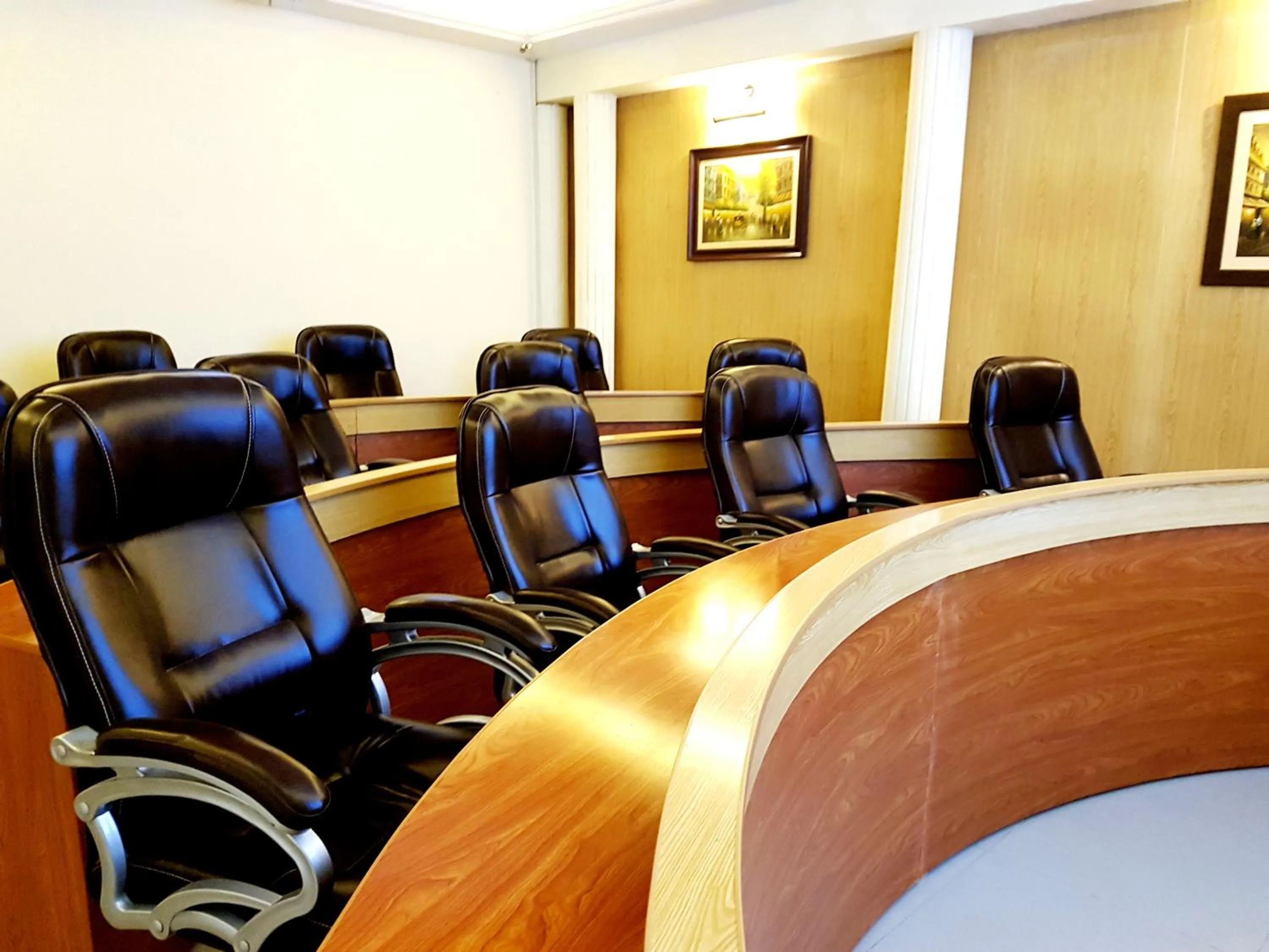 Business facilities in Grand Enclave