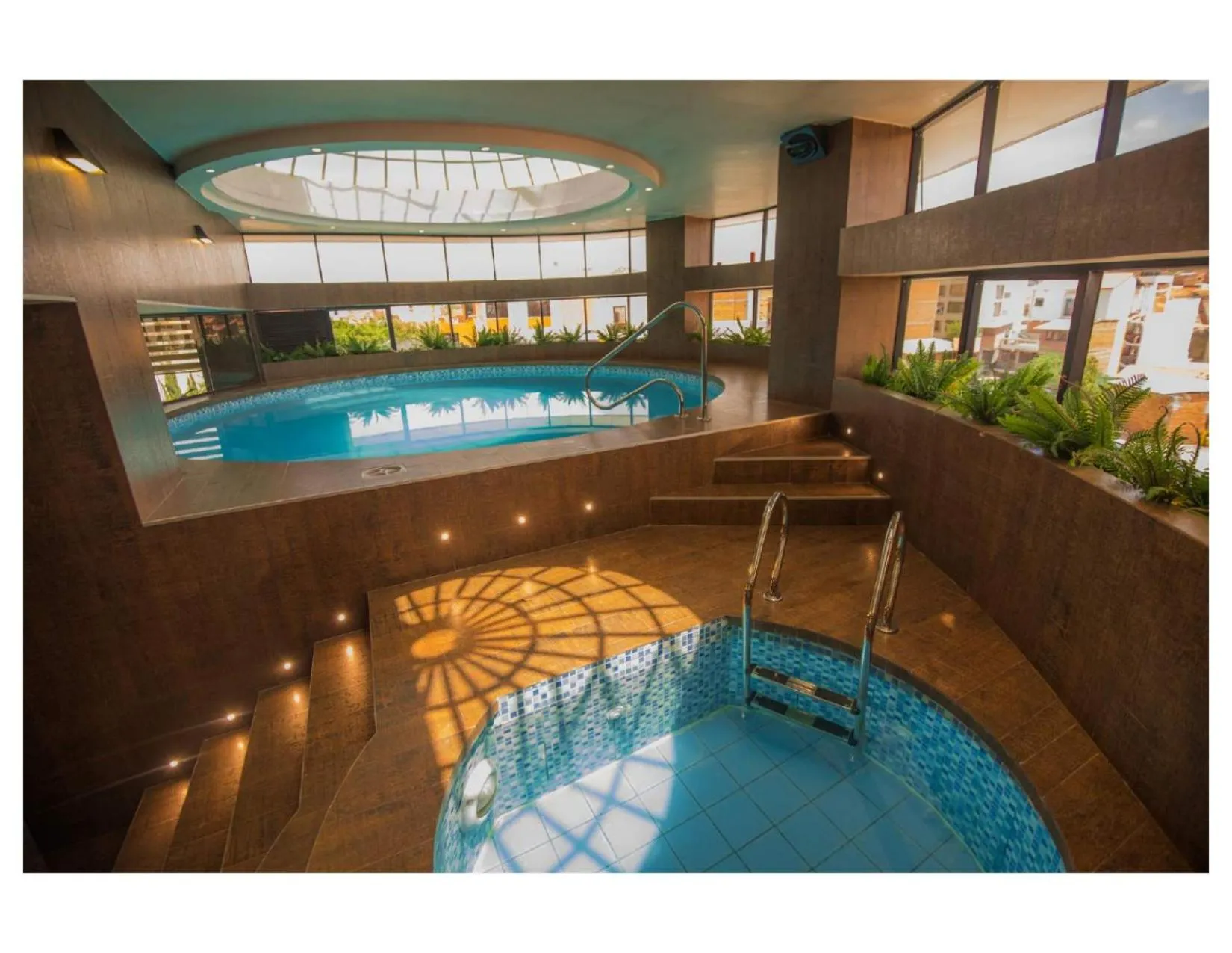 Swimming pool in ROLES Hotel