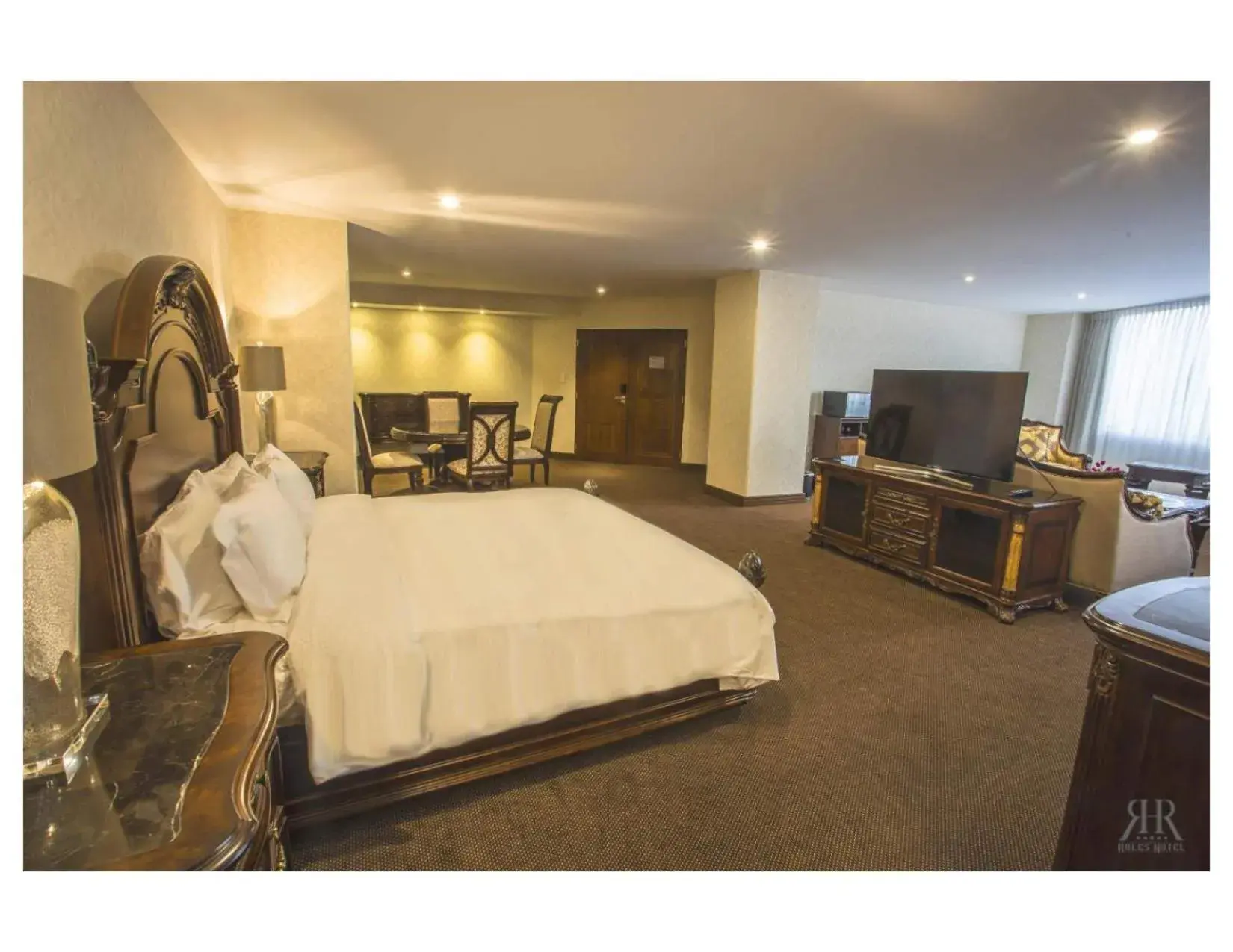 Presidential Suite - single occupancy in ROLES Hotel Presidential Suite - single occupancy in ROLES Hotel