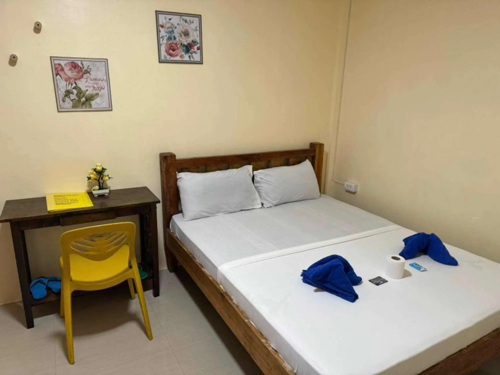 Bedroom, Bed in AlonaBeach Tourist Inn