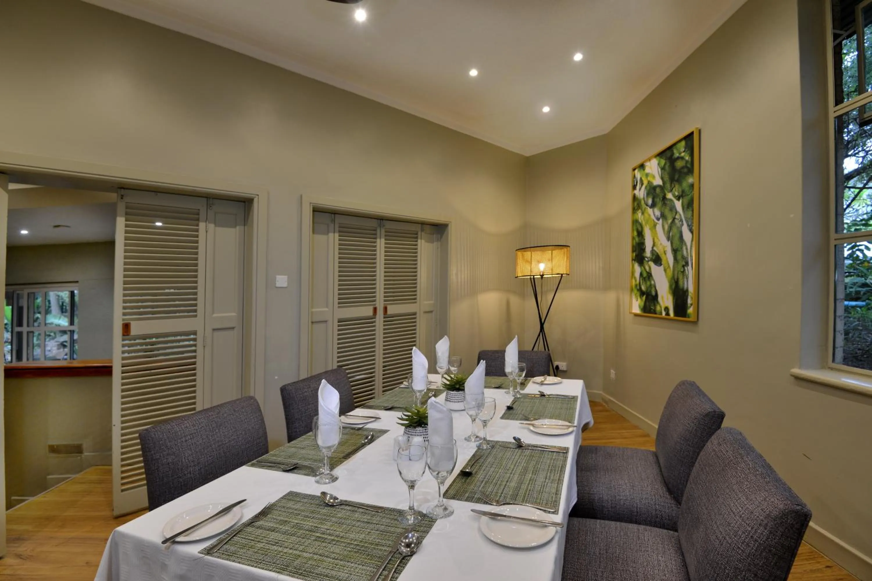 Restaurant/places to eat in Cresta Lodge Harare