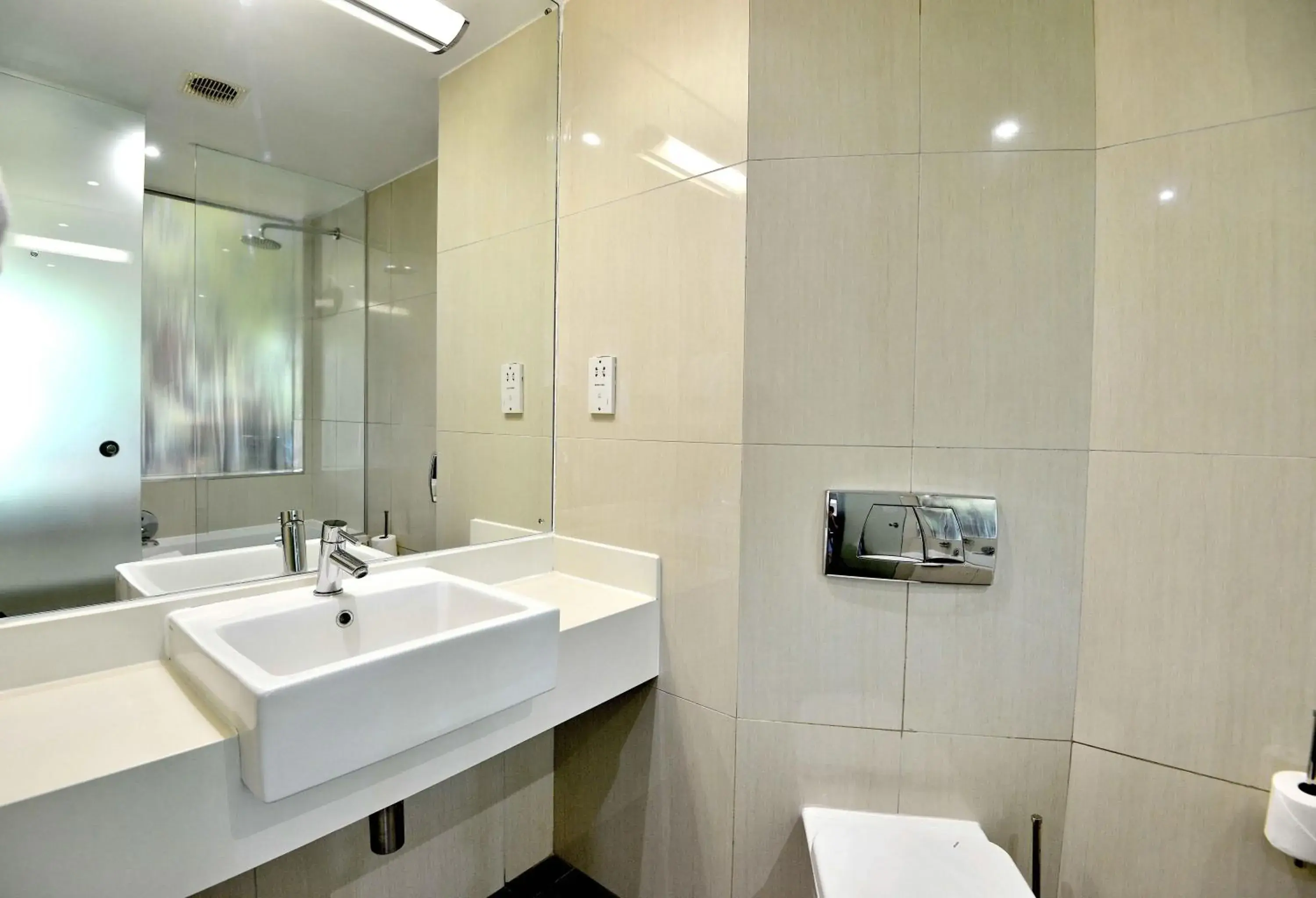 Superior Twin Room - single occupancy in Cresta Lodge Harare Superior Twin Room - single occupancy in Cresta Lodge Harare