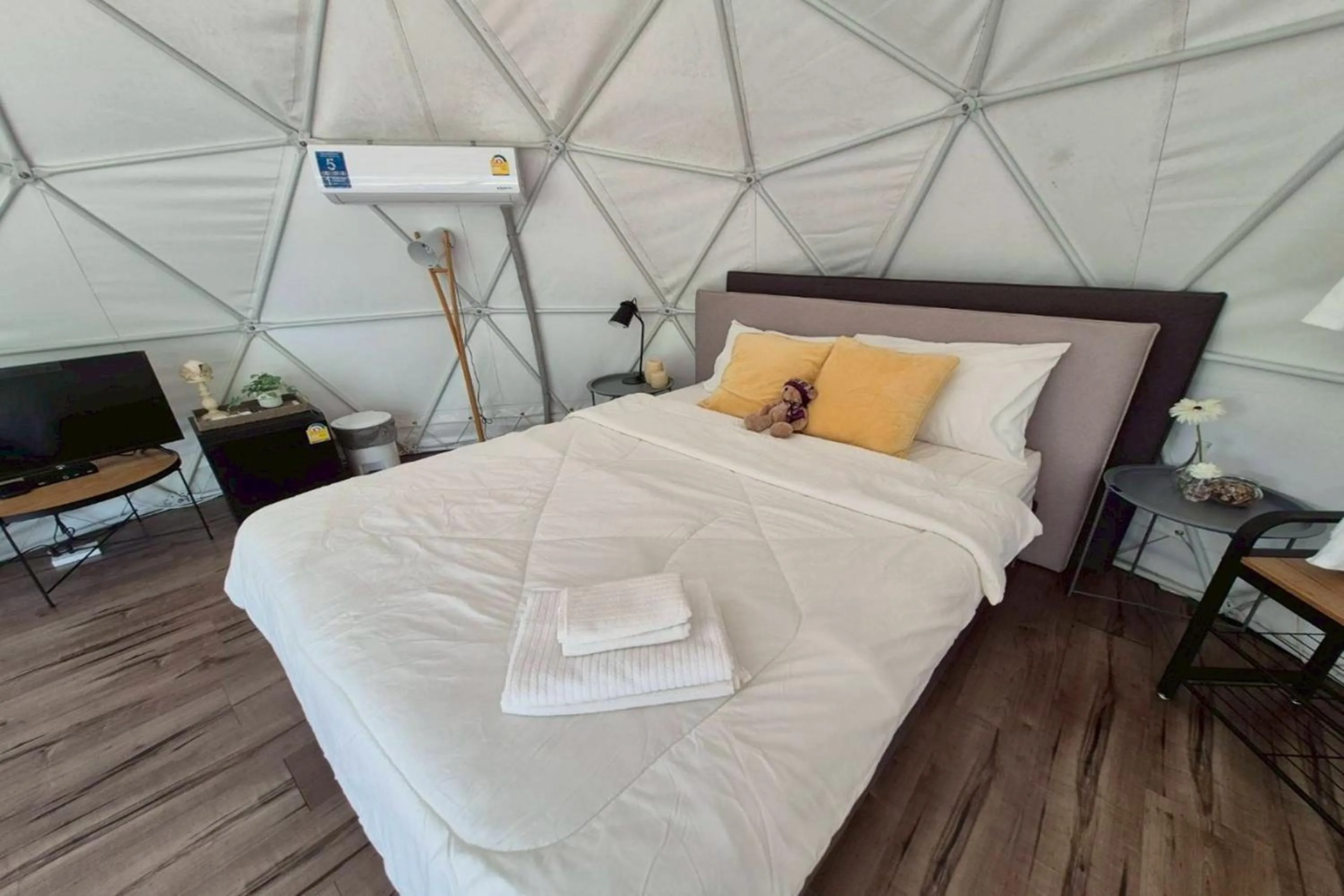 Bed in NaNine Glamping