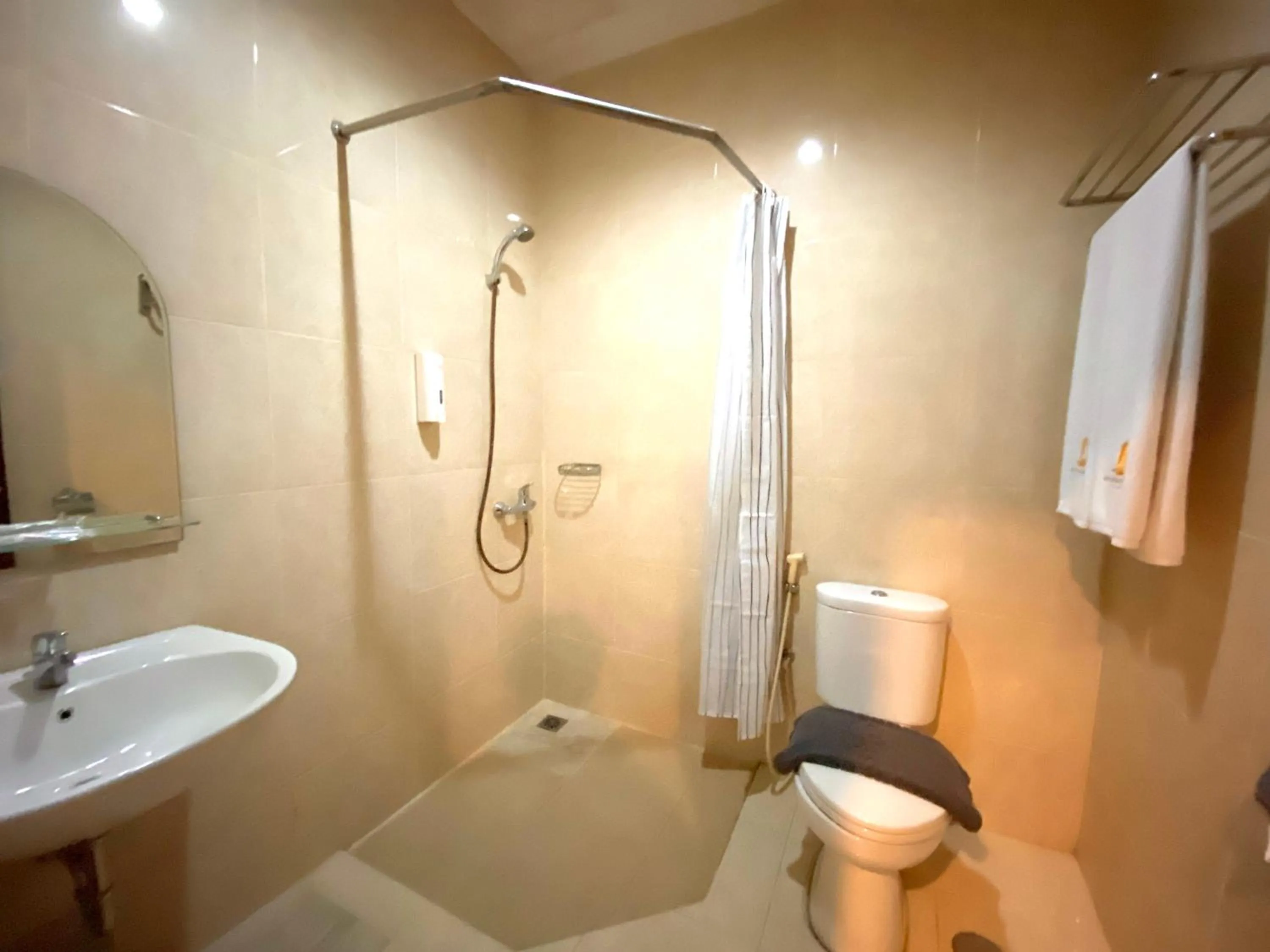 Toilet in Hotel Golden Season