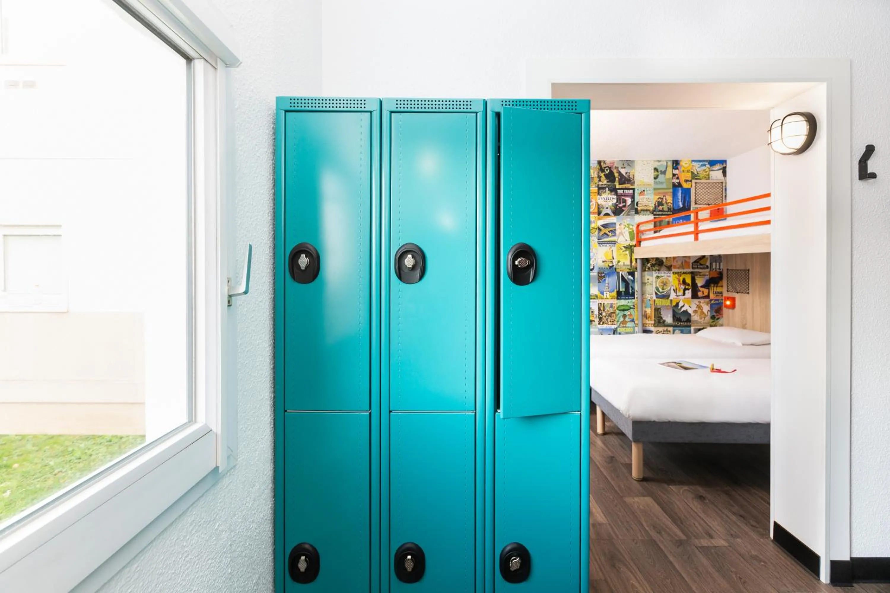 View (from property/room), Bed in hotelF1 Bordeaux Ville