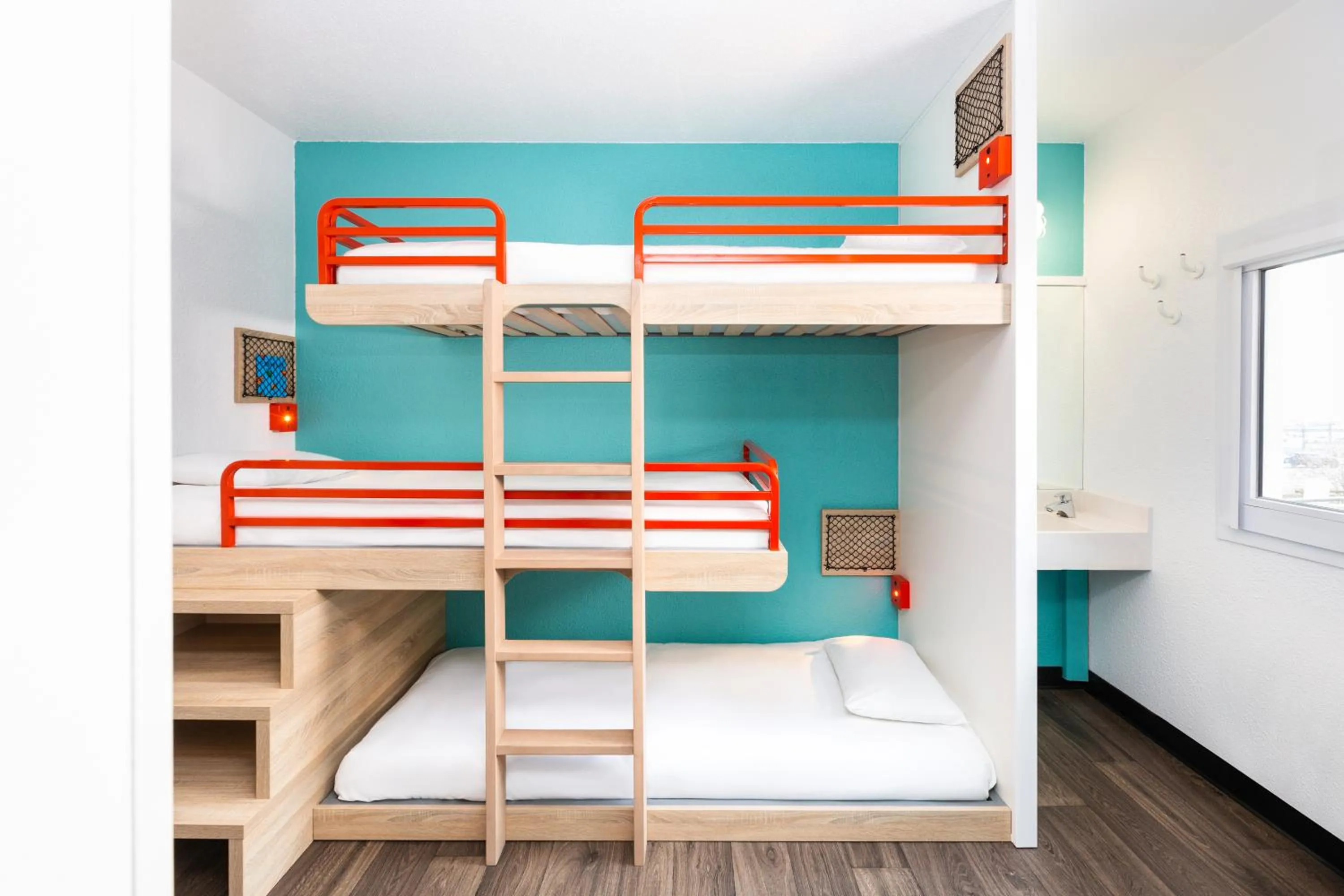 Bed in hotelF1 Bordeaux Ville