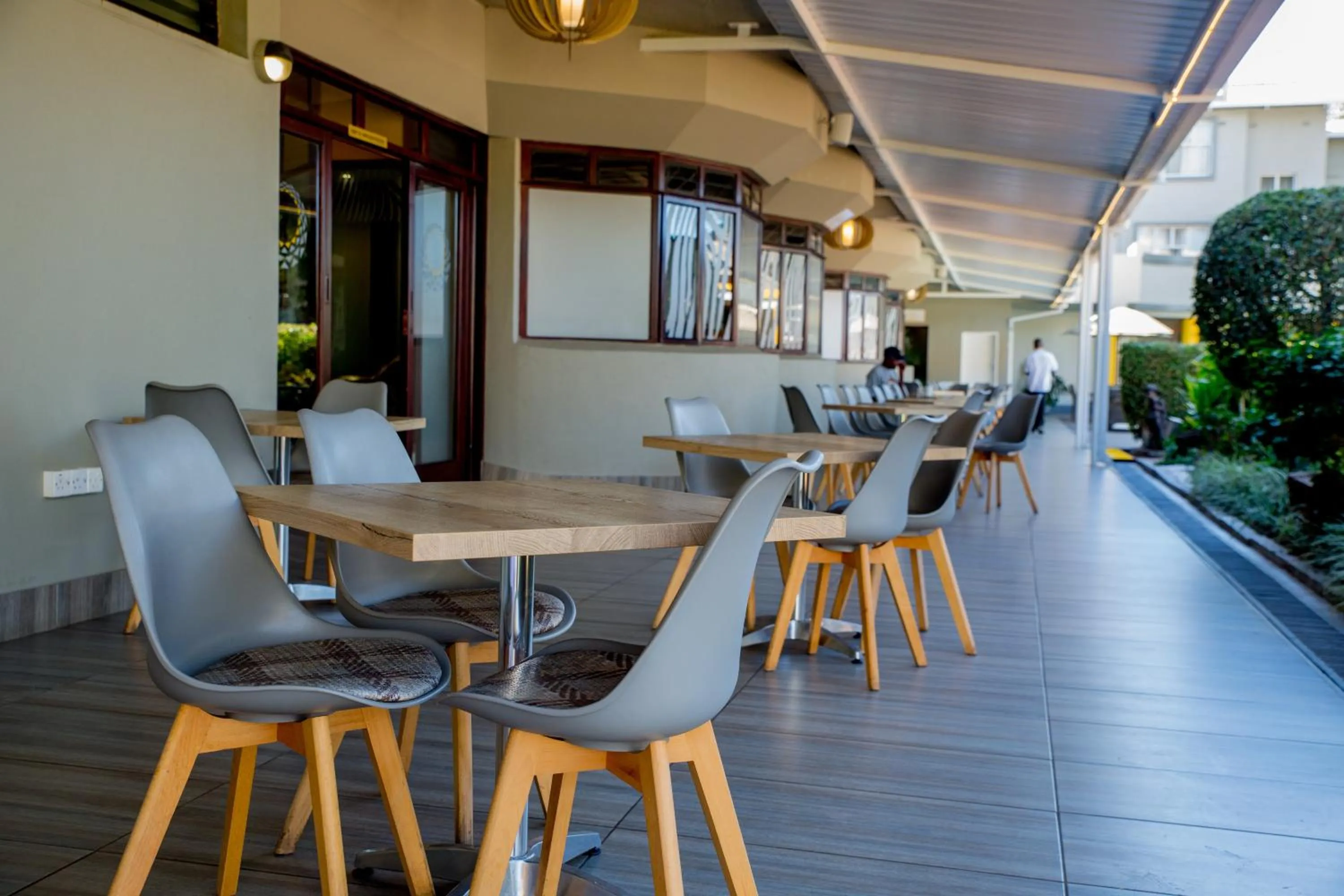 Restaurant/places to eat in Cresta Oasis Hotel