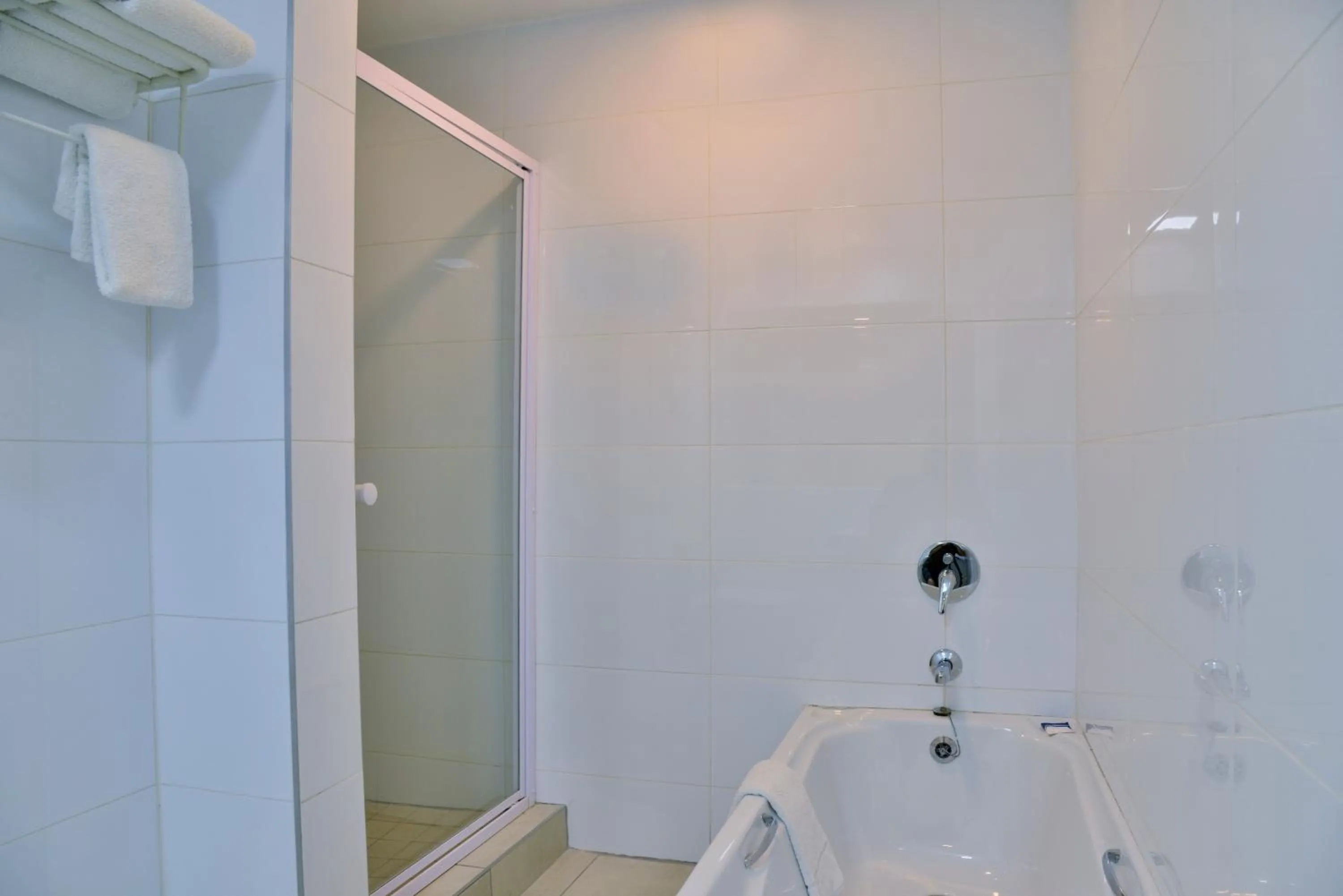 Bathroom in Cresta Oasis Hotel