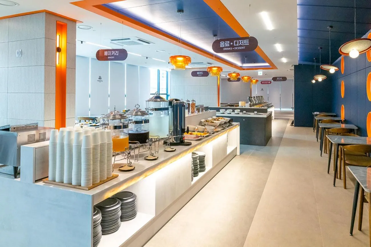 Restaurant/places to eat in Sokcho Mari Vista Hotel