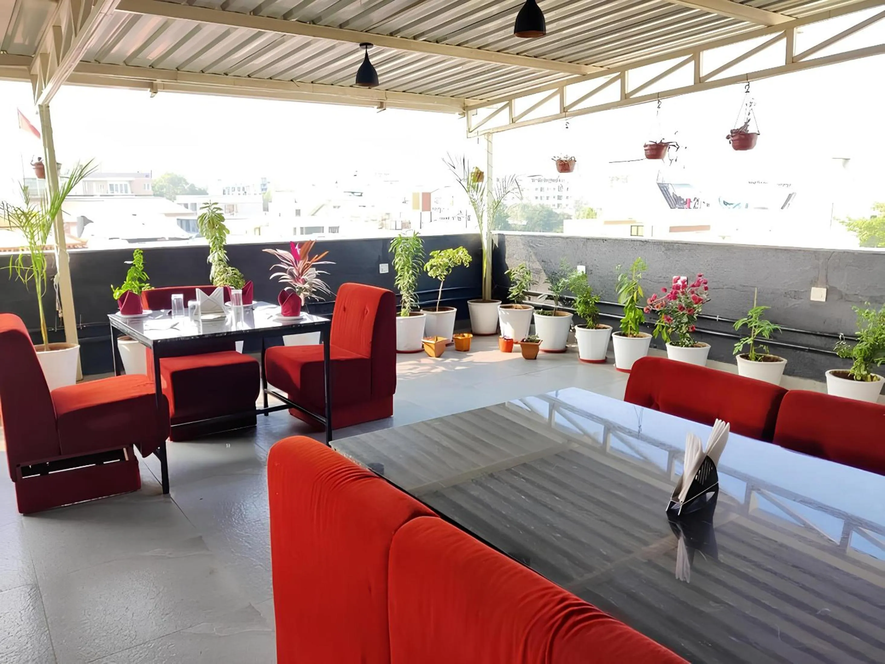 Restaurant/places to eat in Hotel Nikanshvee